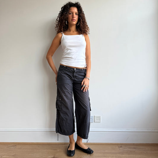 Black toggle cargo capris - Size S