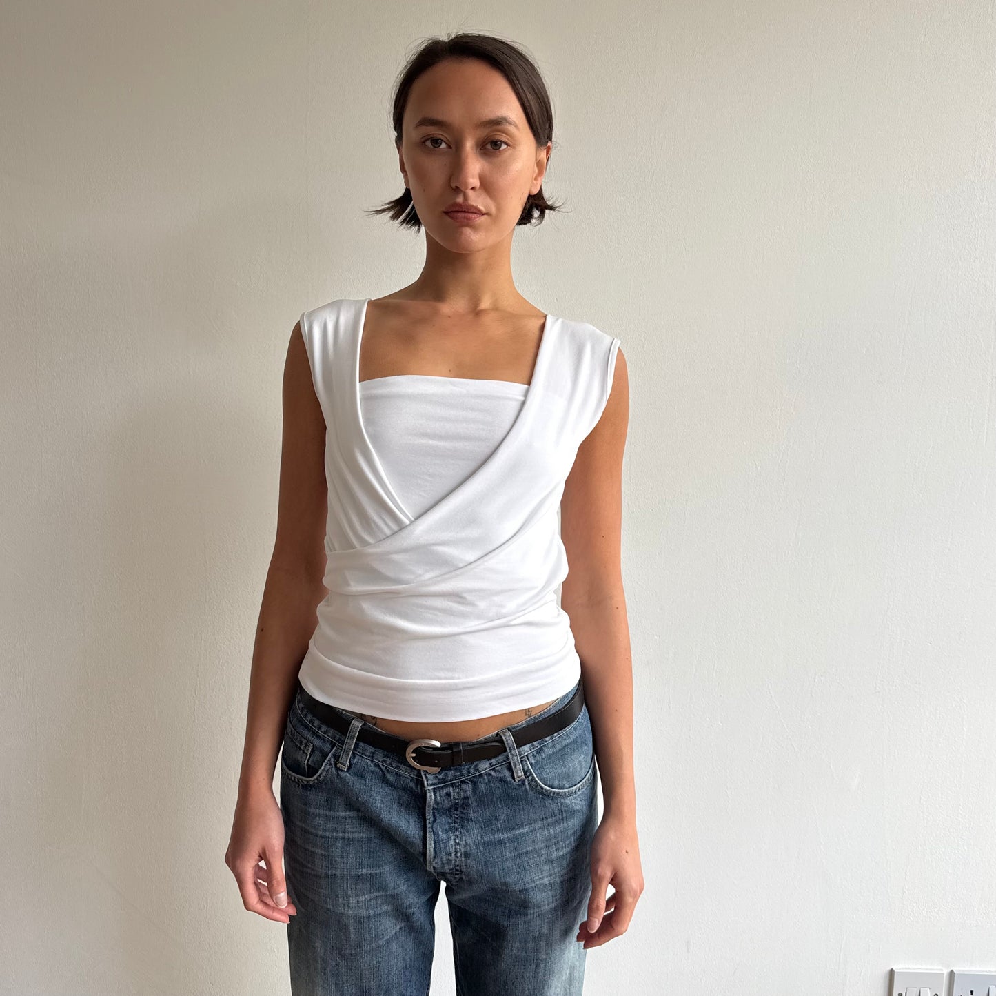 ‘The Keyhole Top’ sleeveless - White