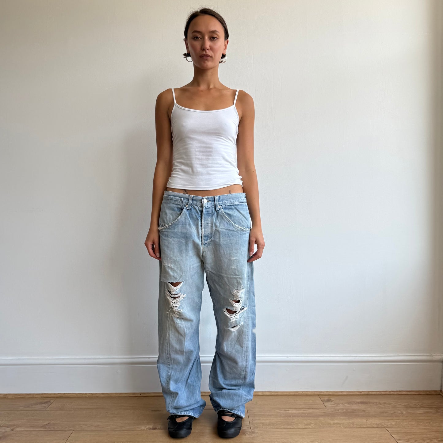 Levi’s engineered light wash distressed jeans - Size 33x34