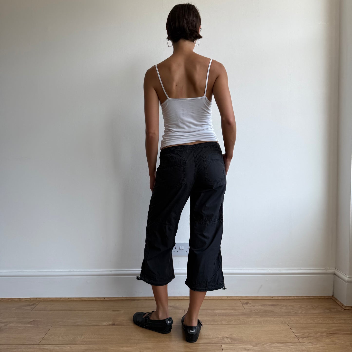 Black toggle cargo capris - Size S