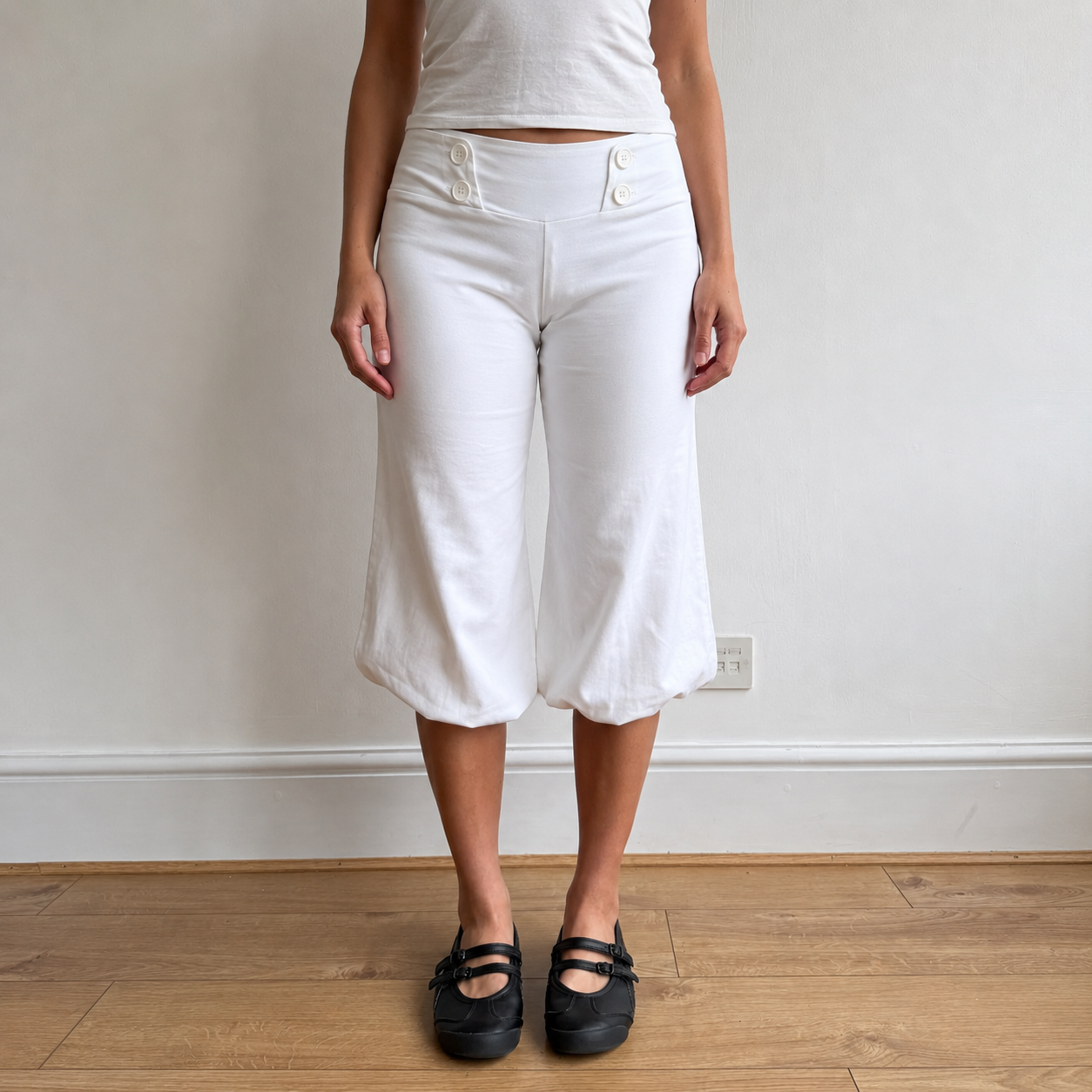 White button bubble hem capris - Size S