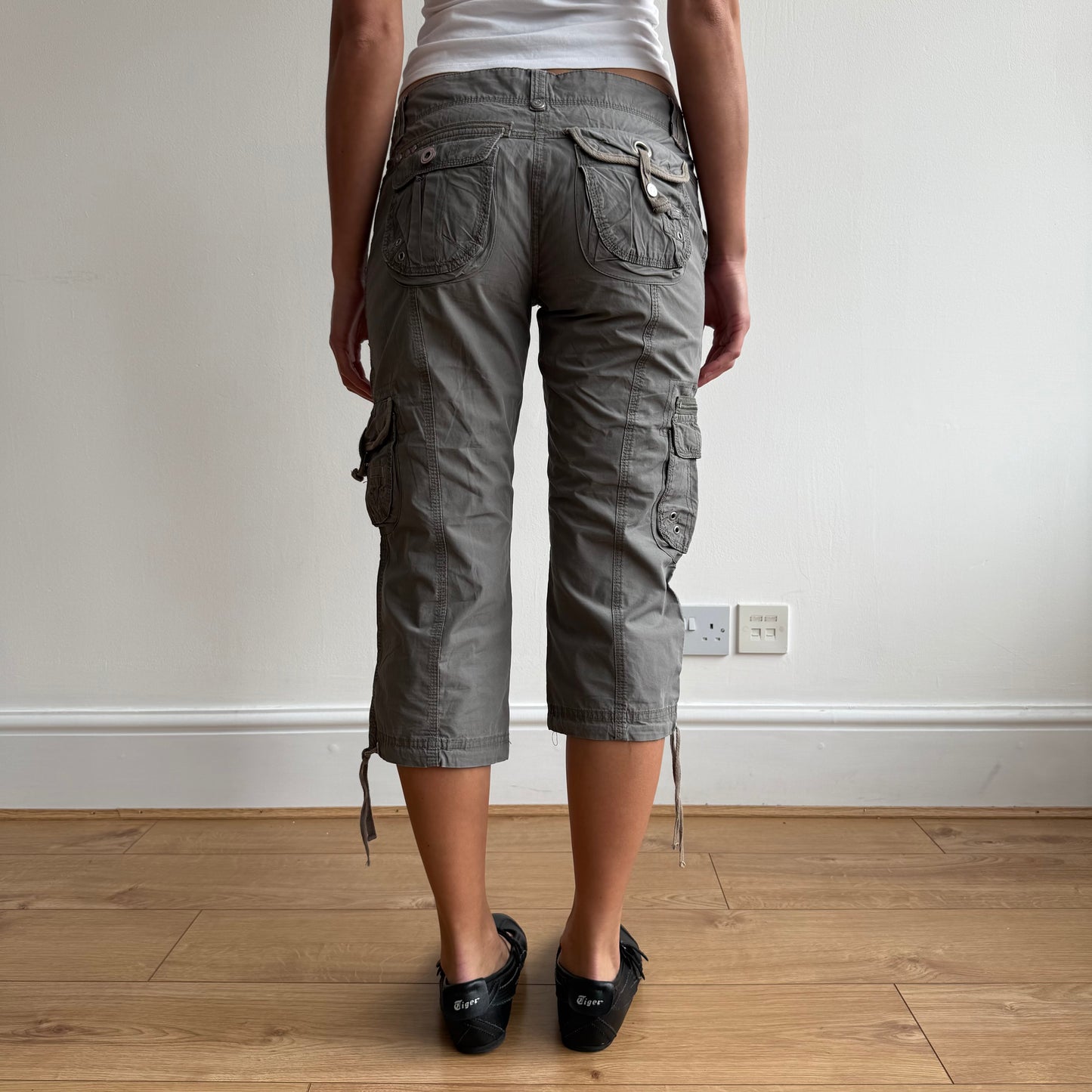 Khaki hardware cargo capris - Size S