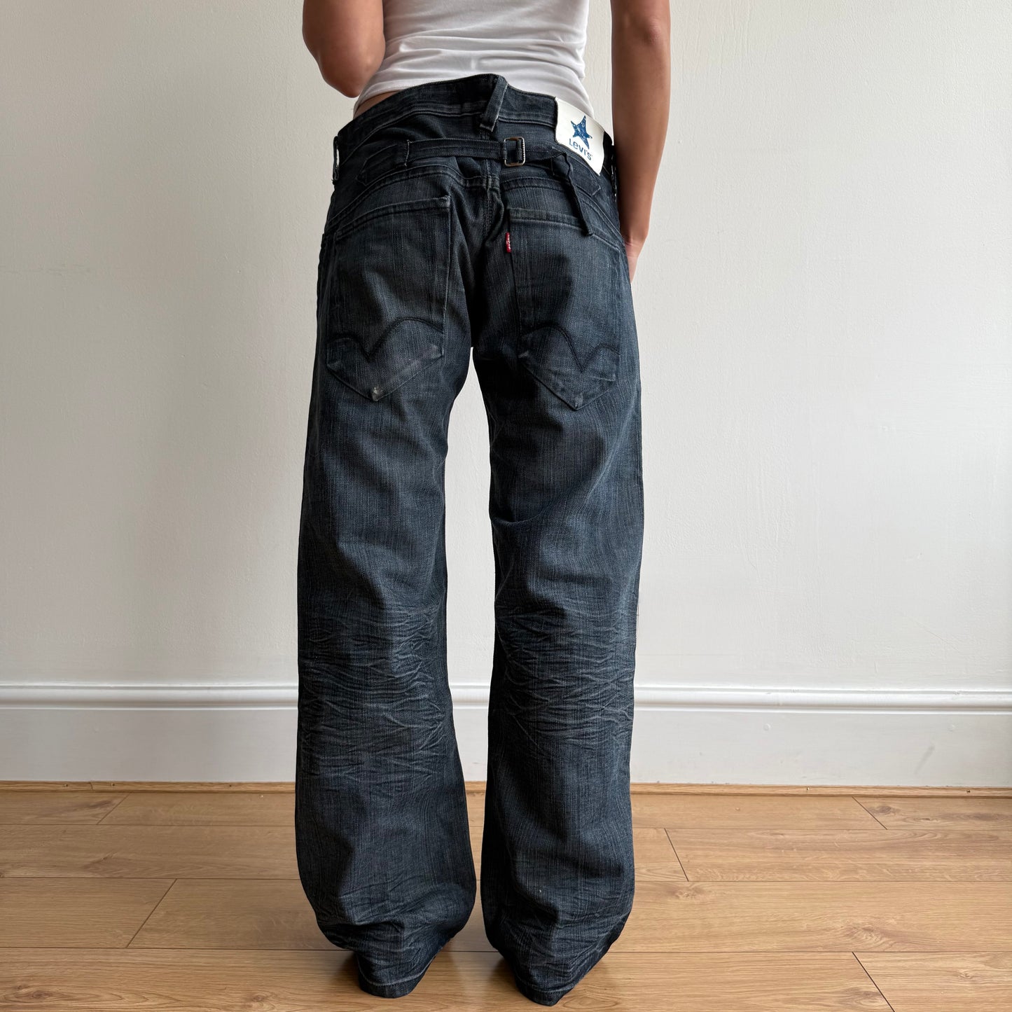 Levi’s star cinch back jeans - Size 34x32