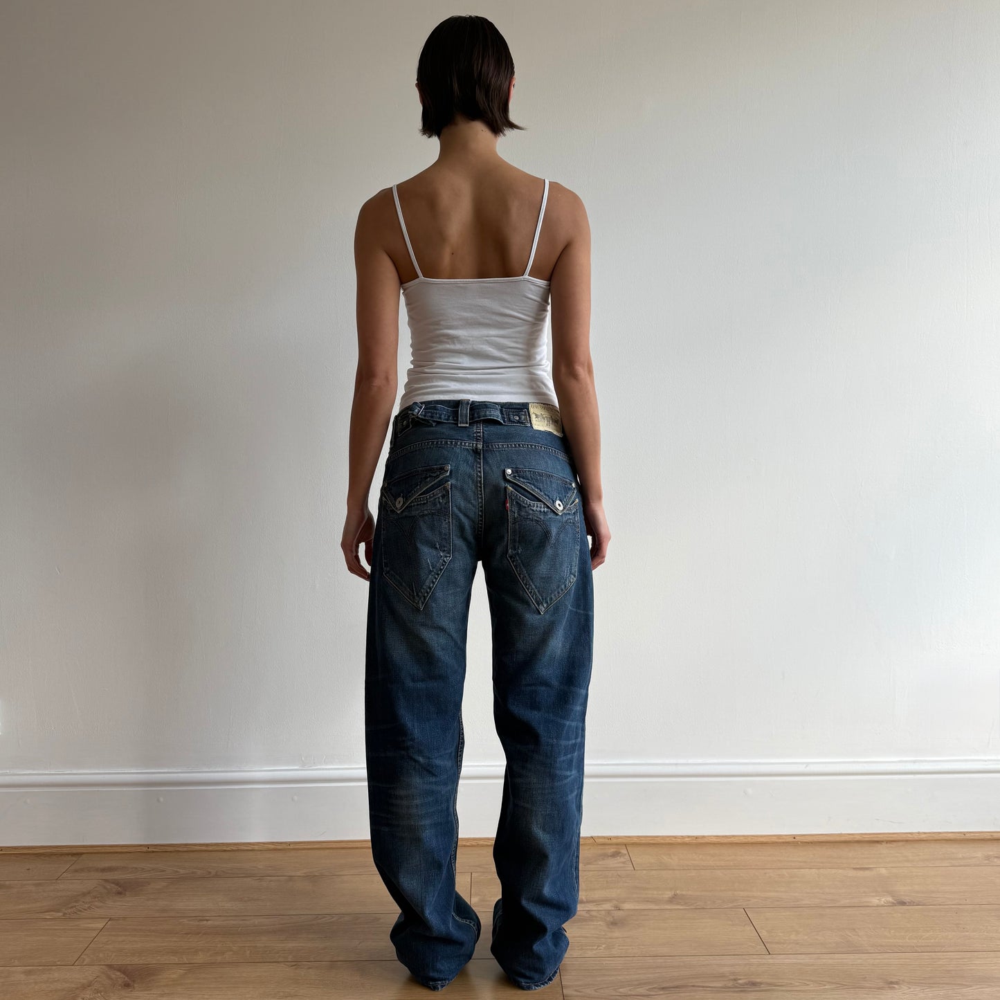 Levi’s cinch back jeans - Size 31x32