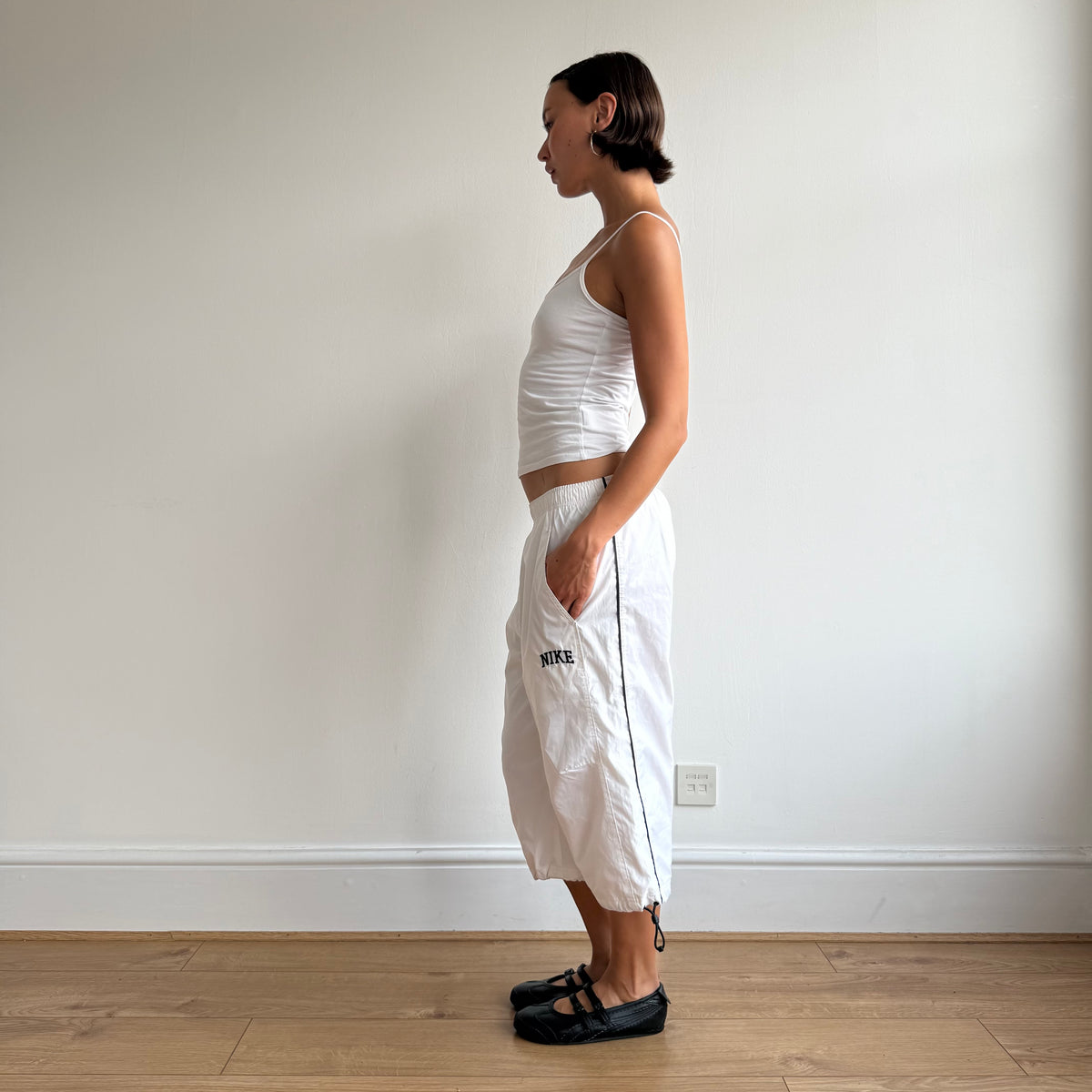 White Nike cargo capris - Size S-M