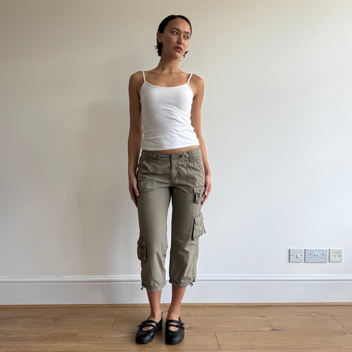 Khaki cargo toggle capris - Size S