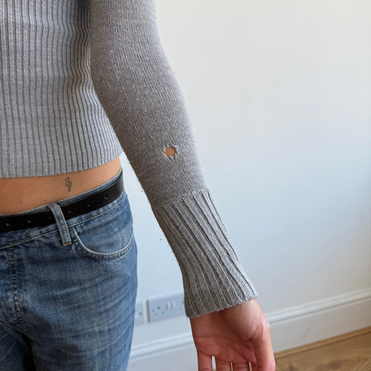 Grey v-neck button neck knit - Size XS
