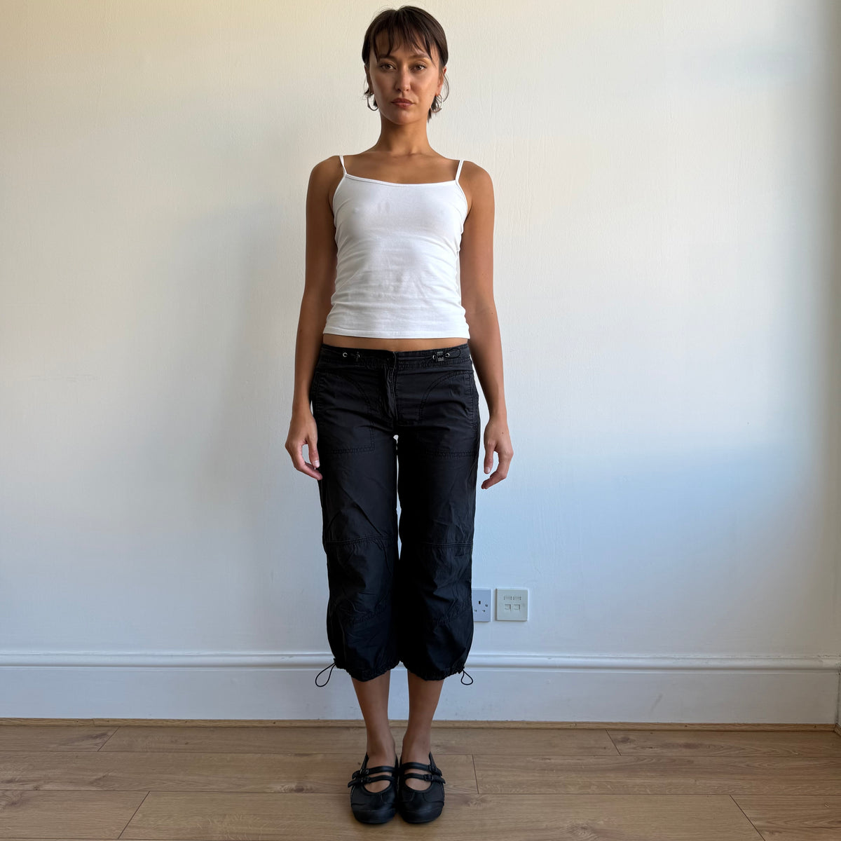 Black toggle cargo capris - Size S