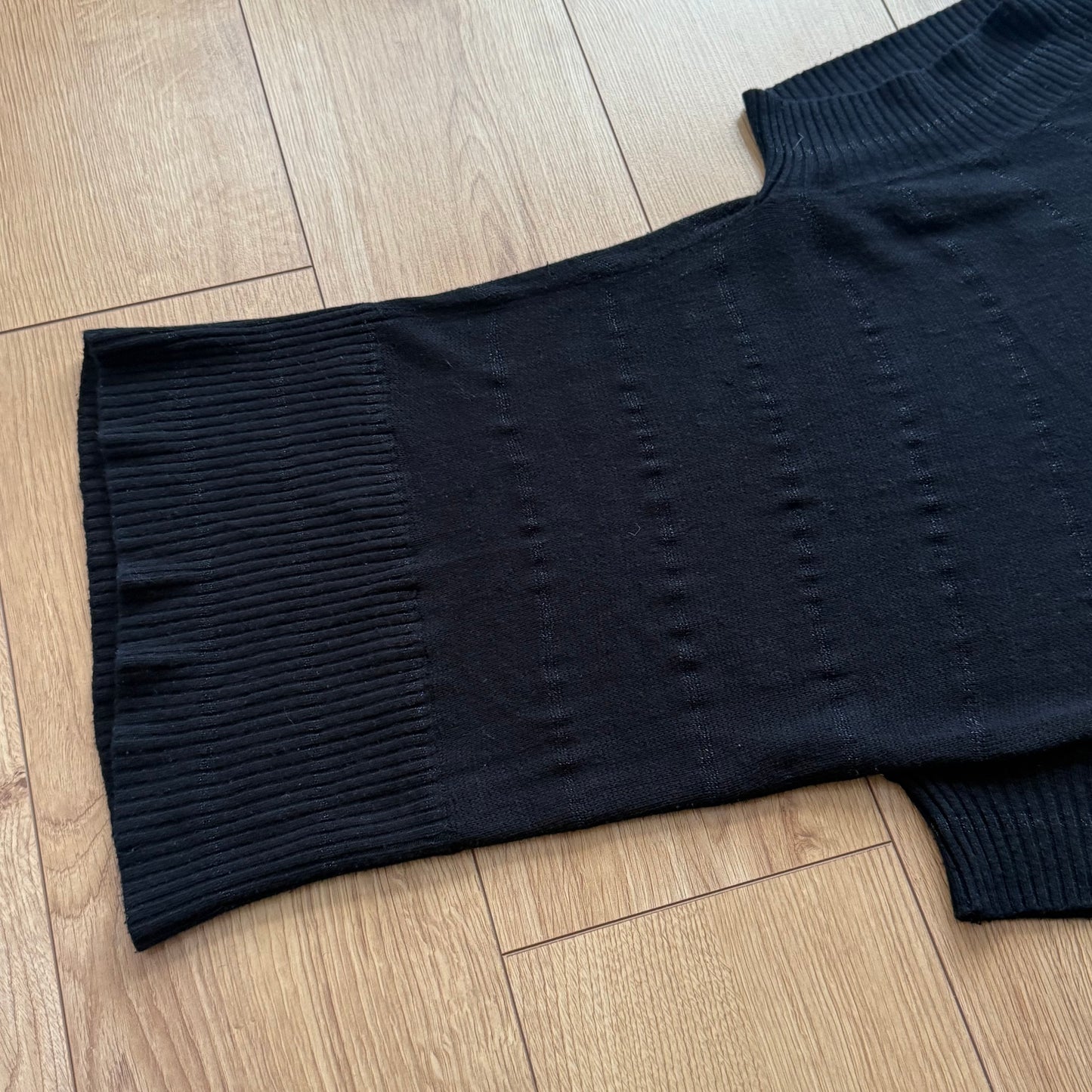 Black short sleeve slouchy knit - Size S-M