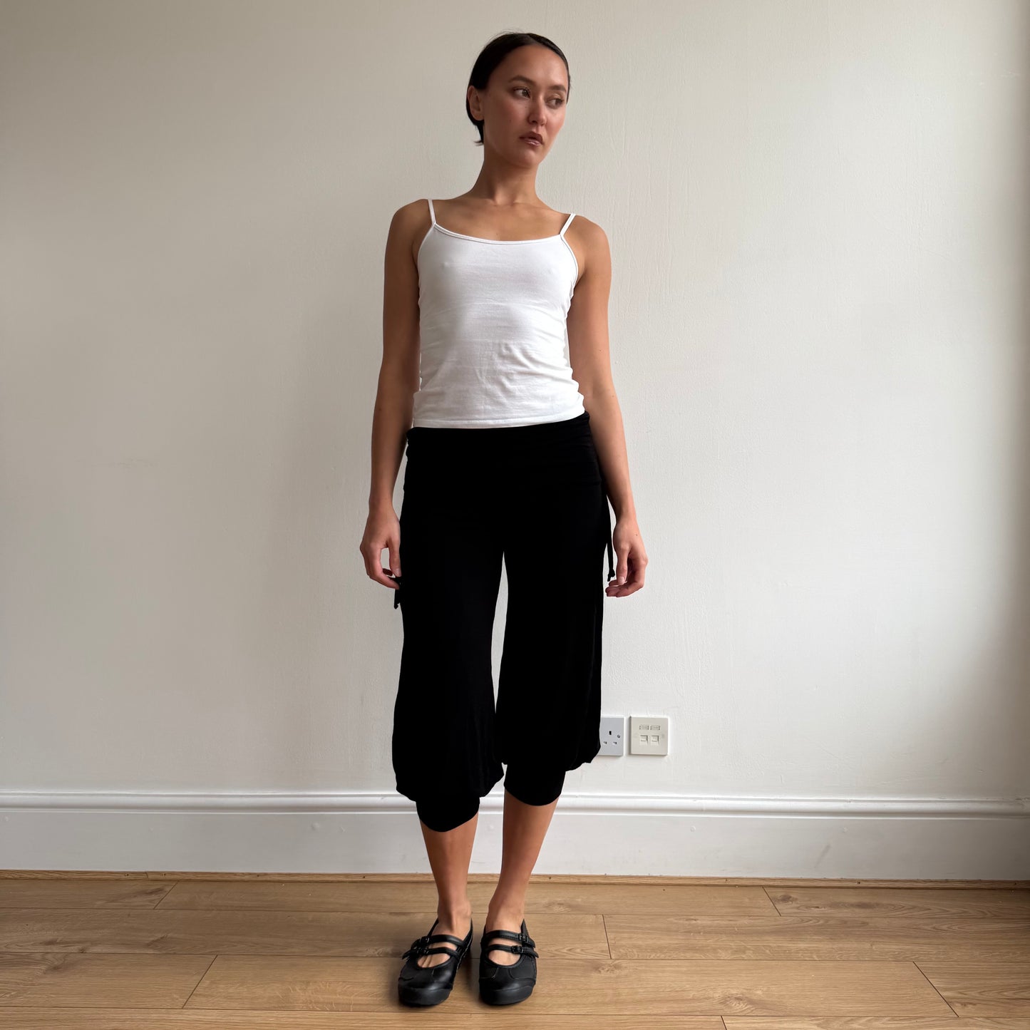 Black adjustable ruched capris - Size S
