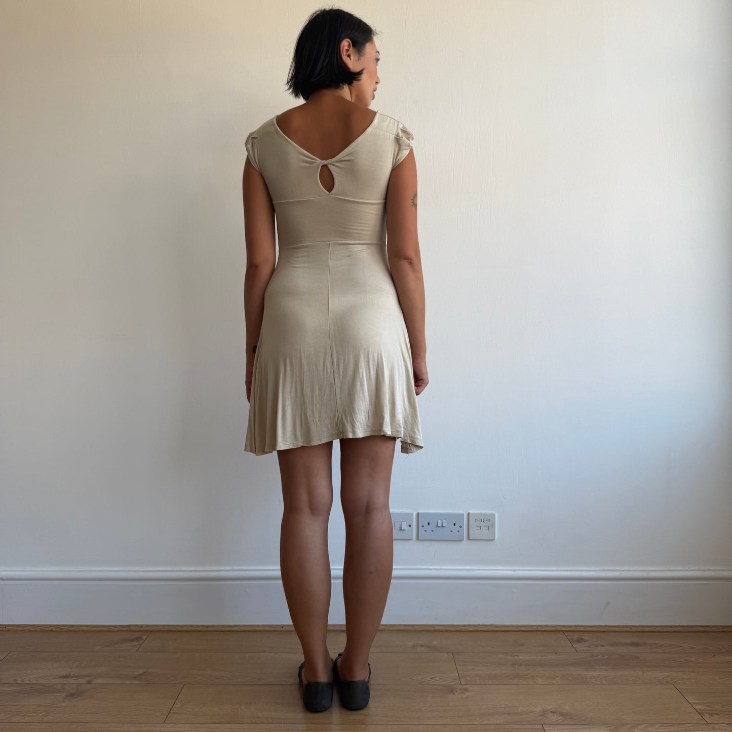 Beige keyhole twist dress - Size S