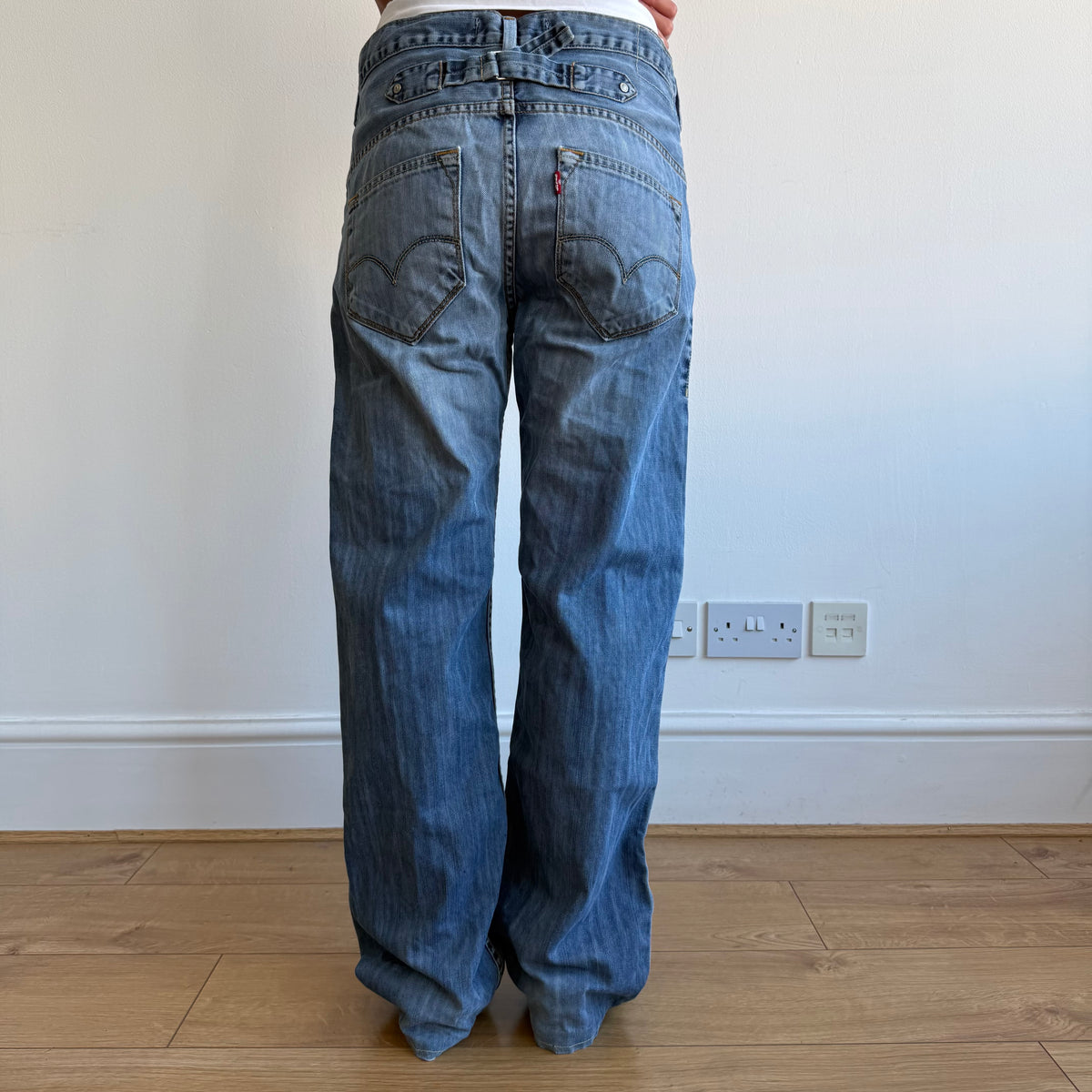 Levi’s cinch back jeans - Size 30x34