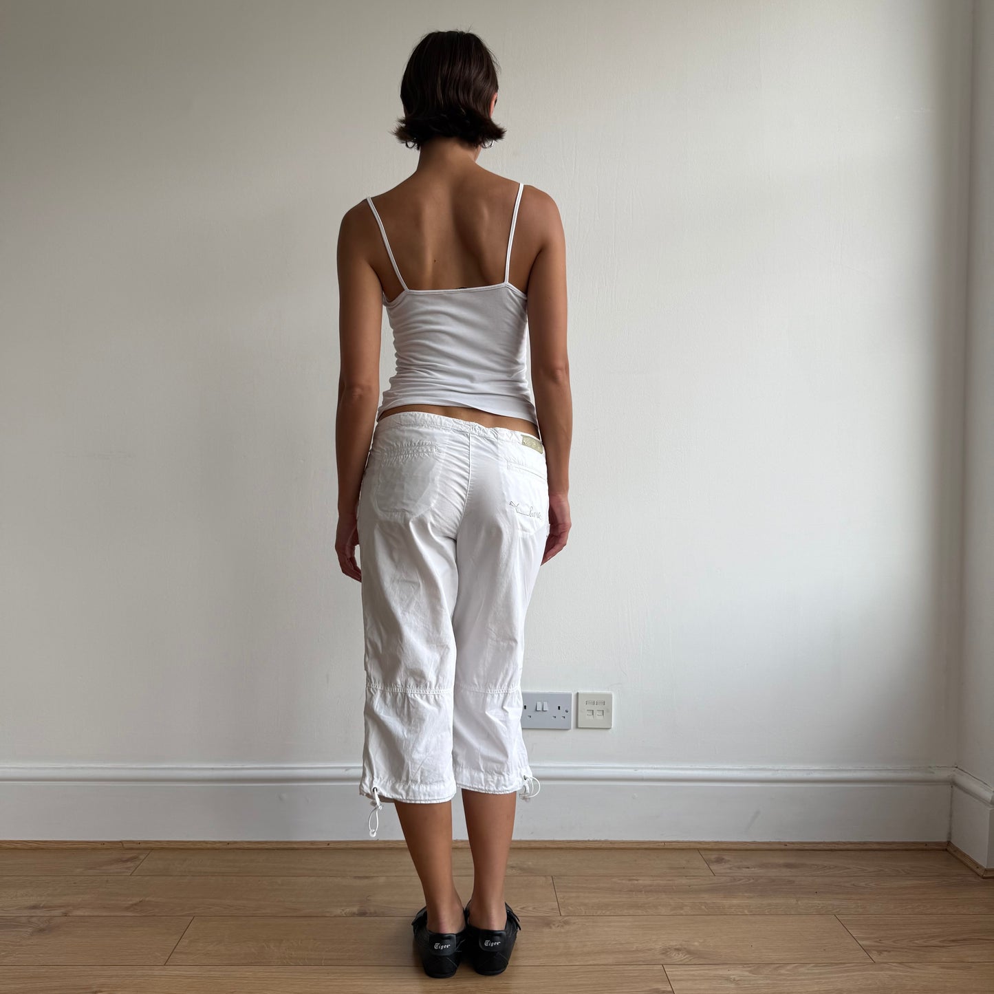 White toggle Puma capris - Size 29”