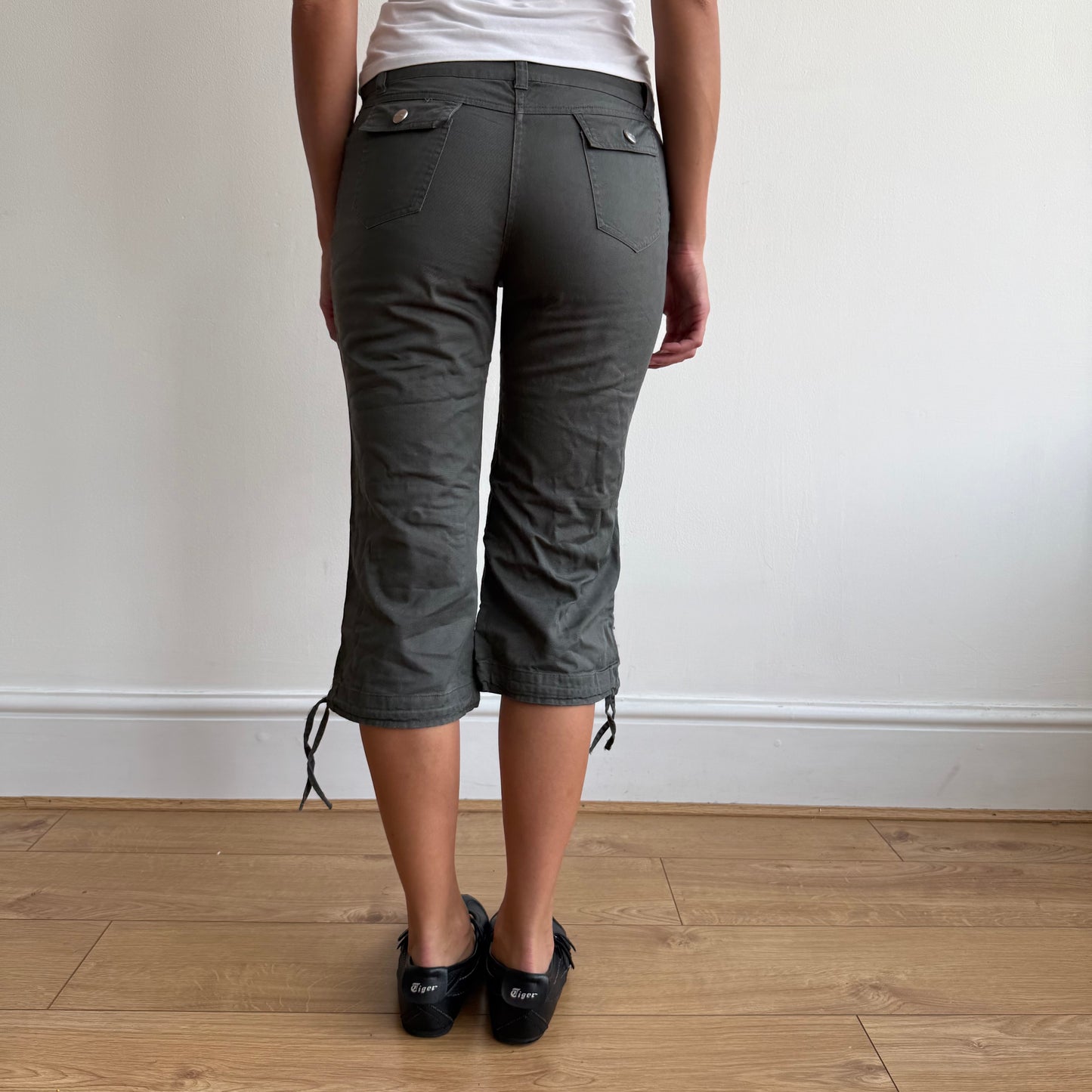 Khaki pocket leg capris - Size S