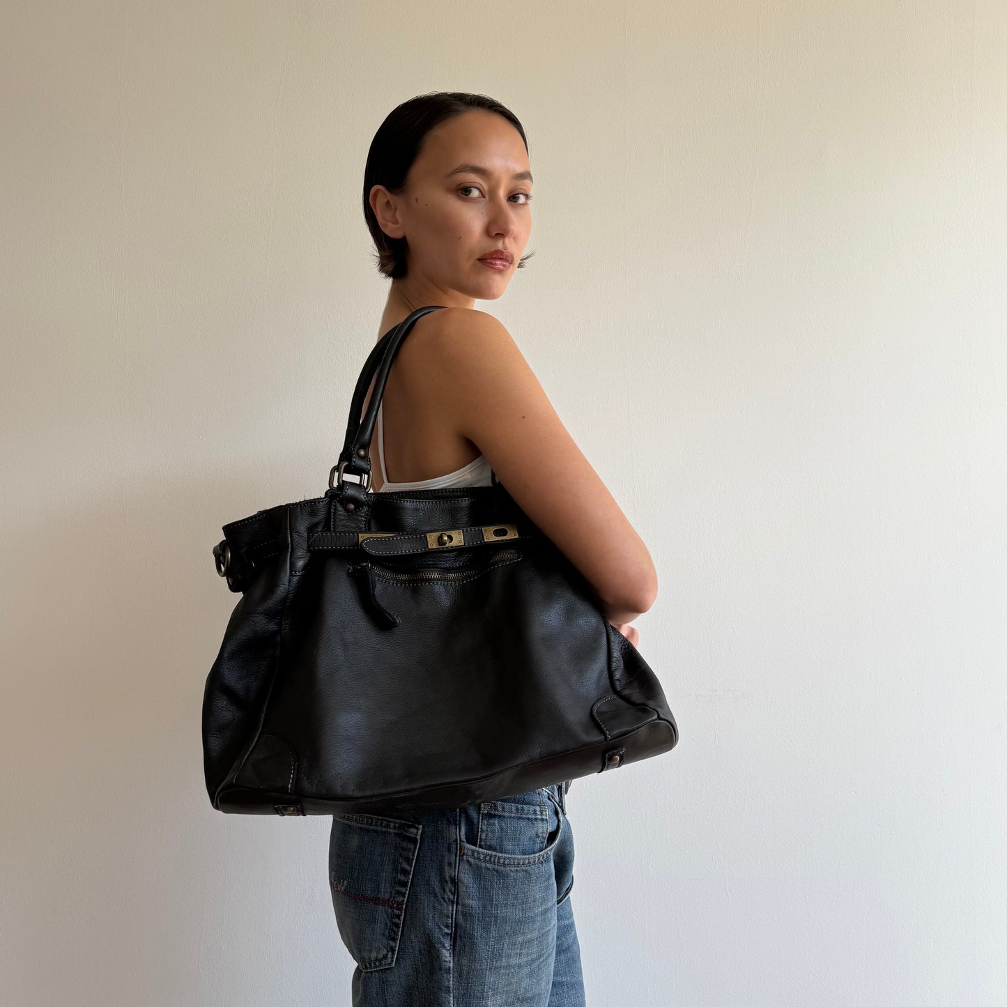 Black leather ‘firkin’ bag - One Size