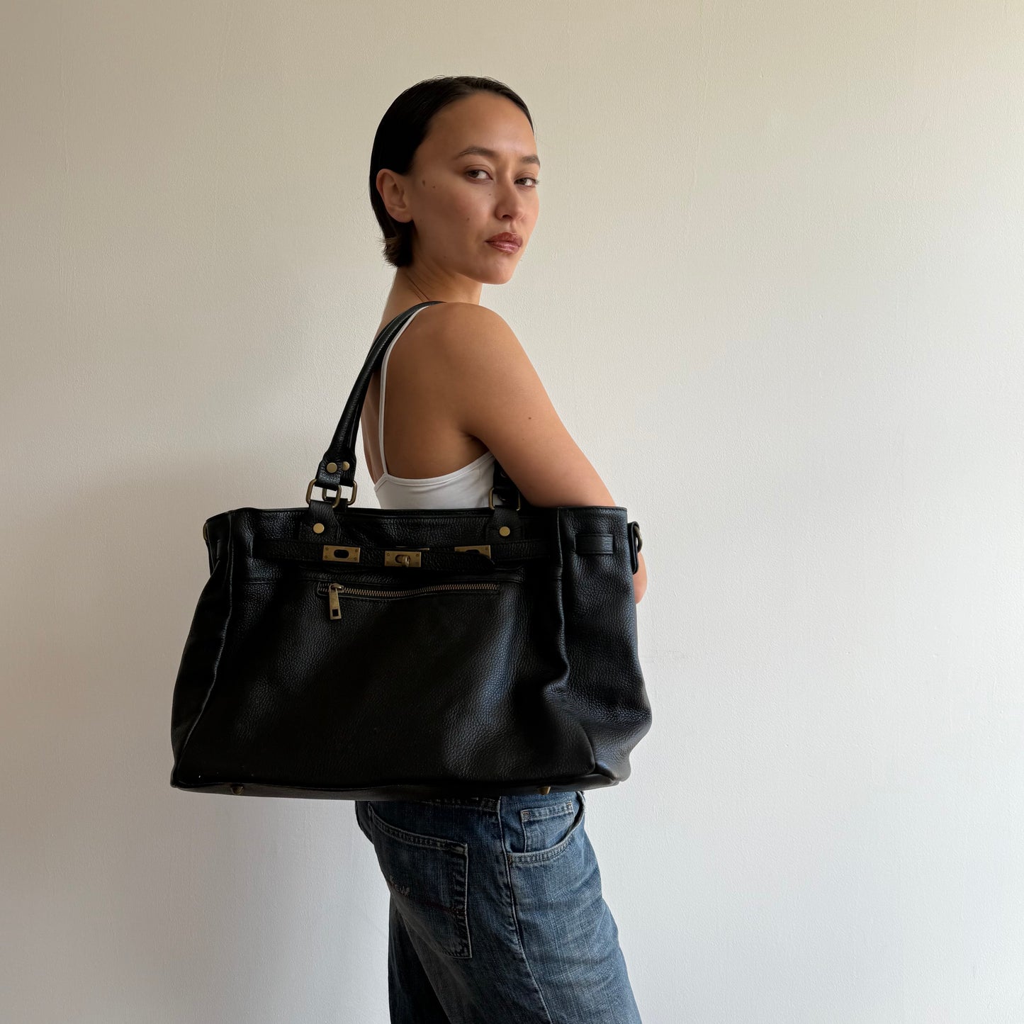 Black leather ‘firkin’ bag - One Size
