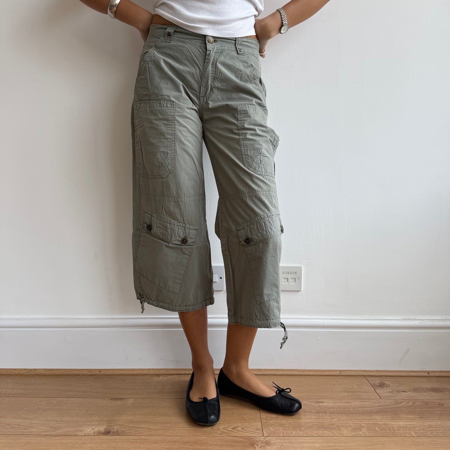 Khaki cargo capris - Size M