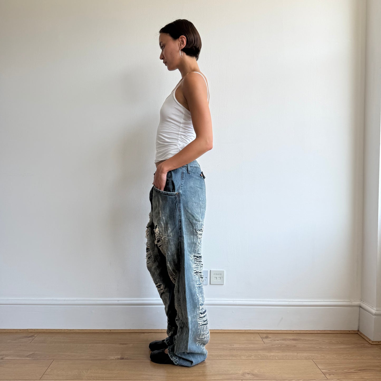 BNWT Levi’s Engineered button back distressed jeans - Size 34x32