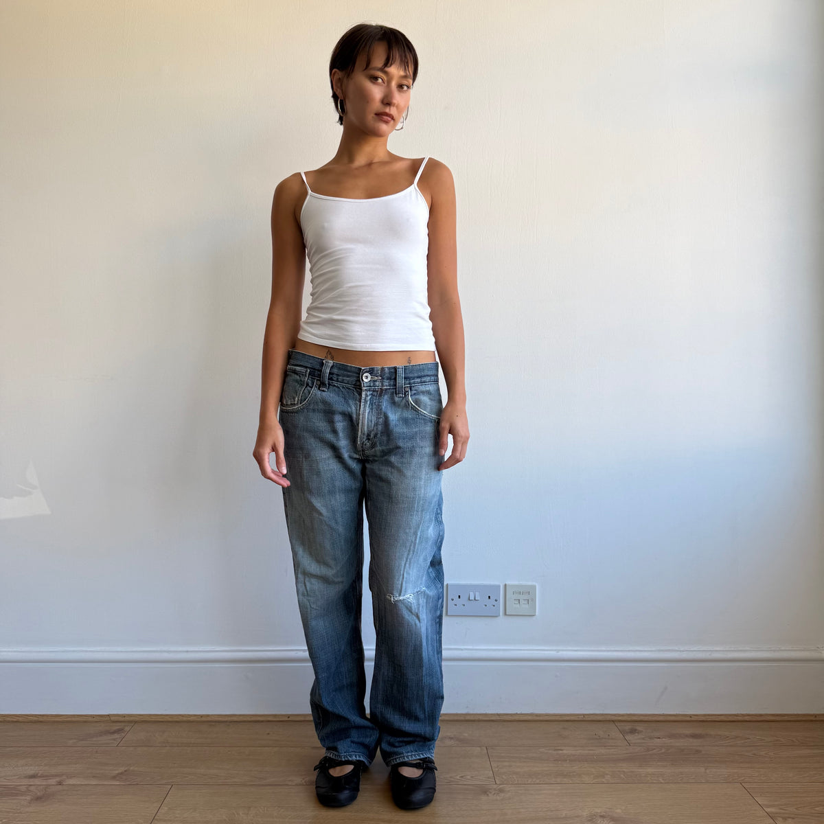 Levi’s ripped knee jeans - Size 33x32