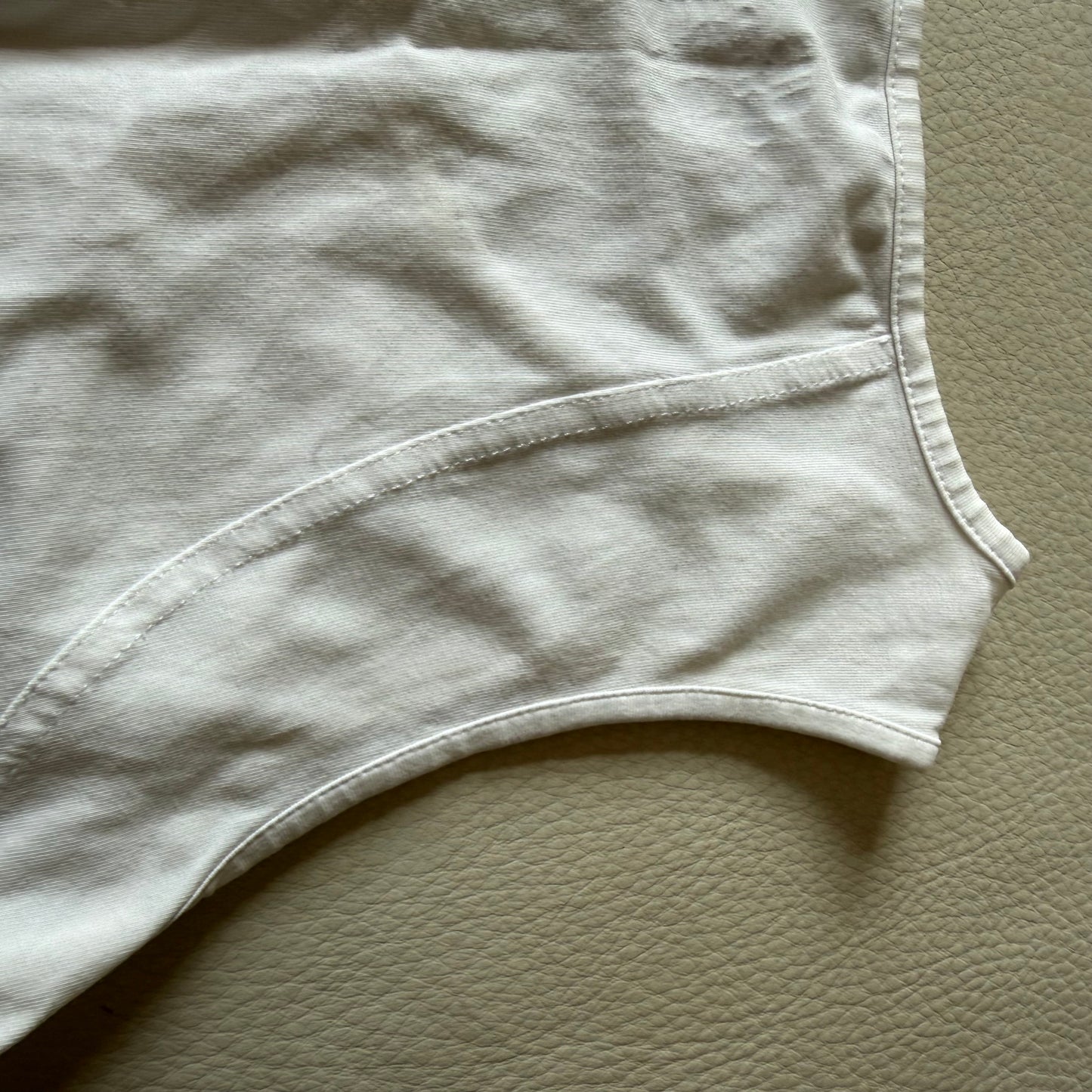 White Nike keyhole top - Size S