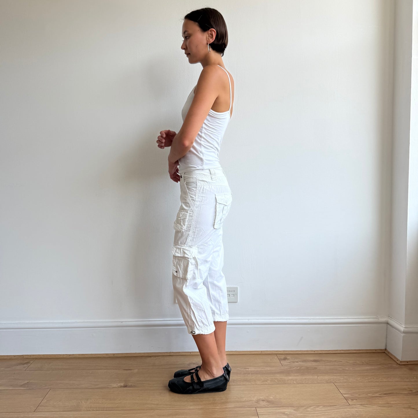 White toggle cargo pocket capris - Size XS