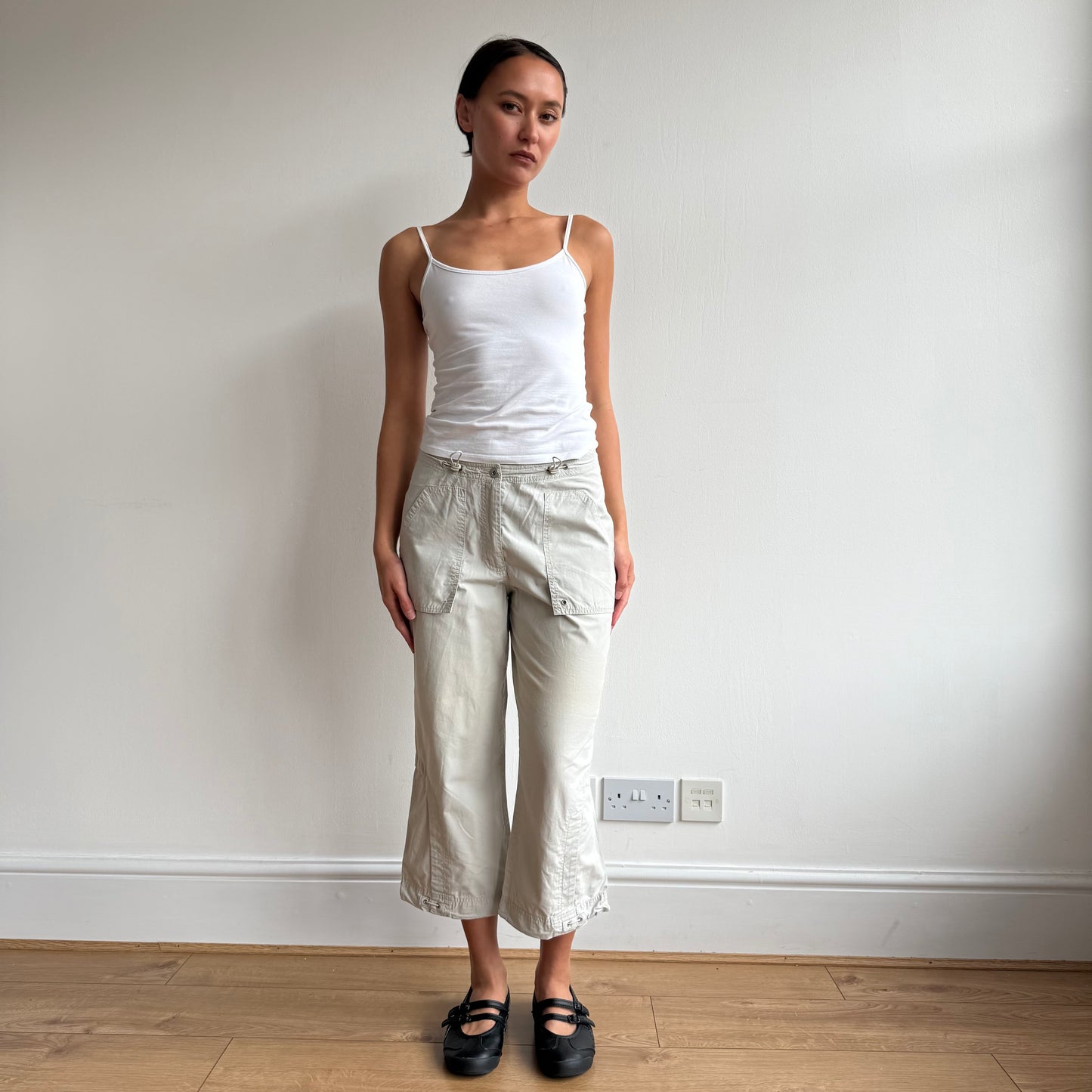 Light grey toggle capris - Size XS