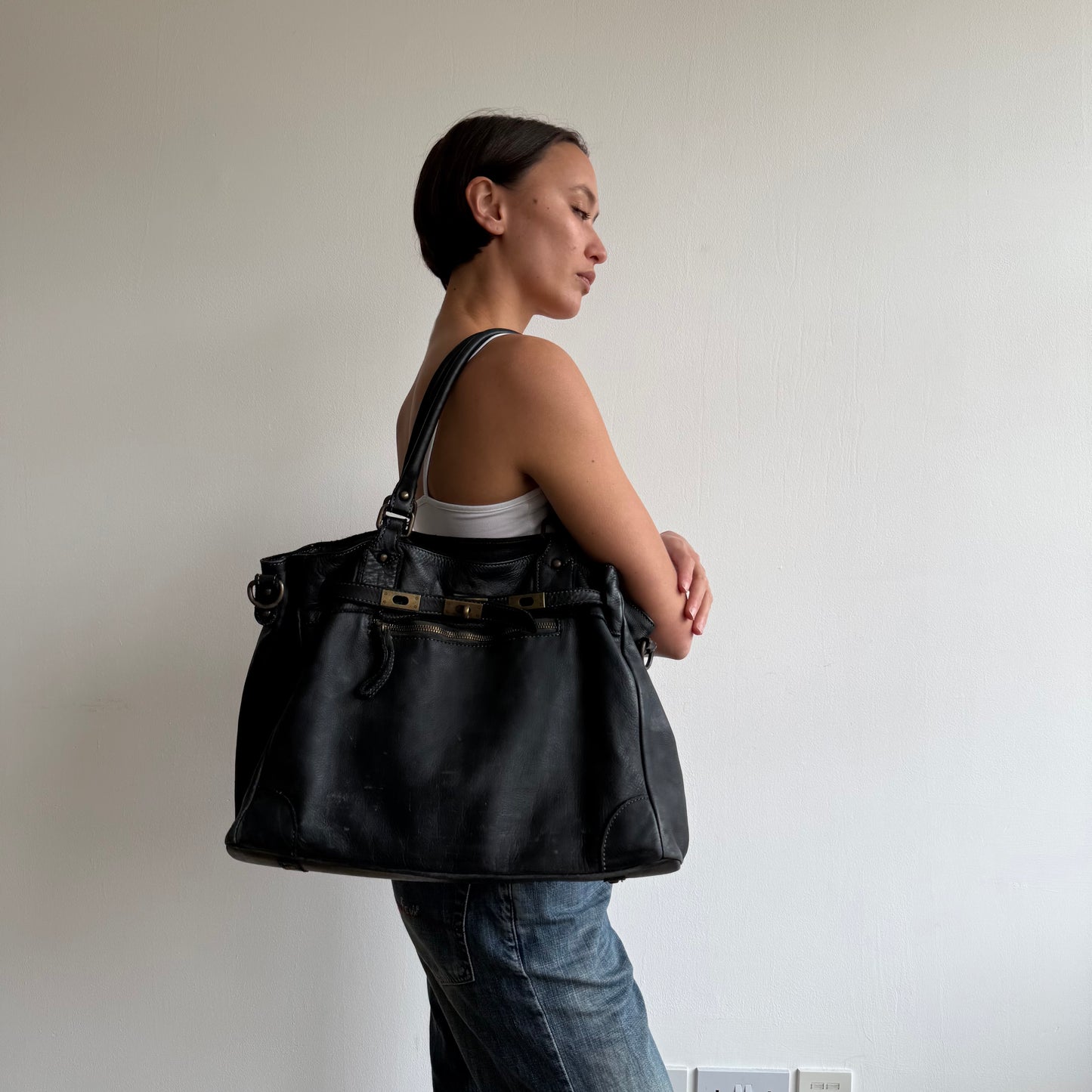 Black leather ‘firkin’ bag - One Size