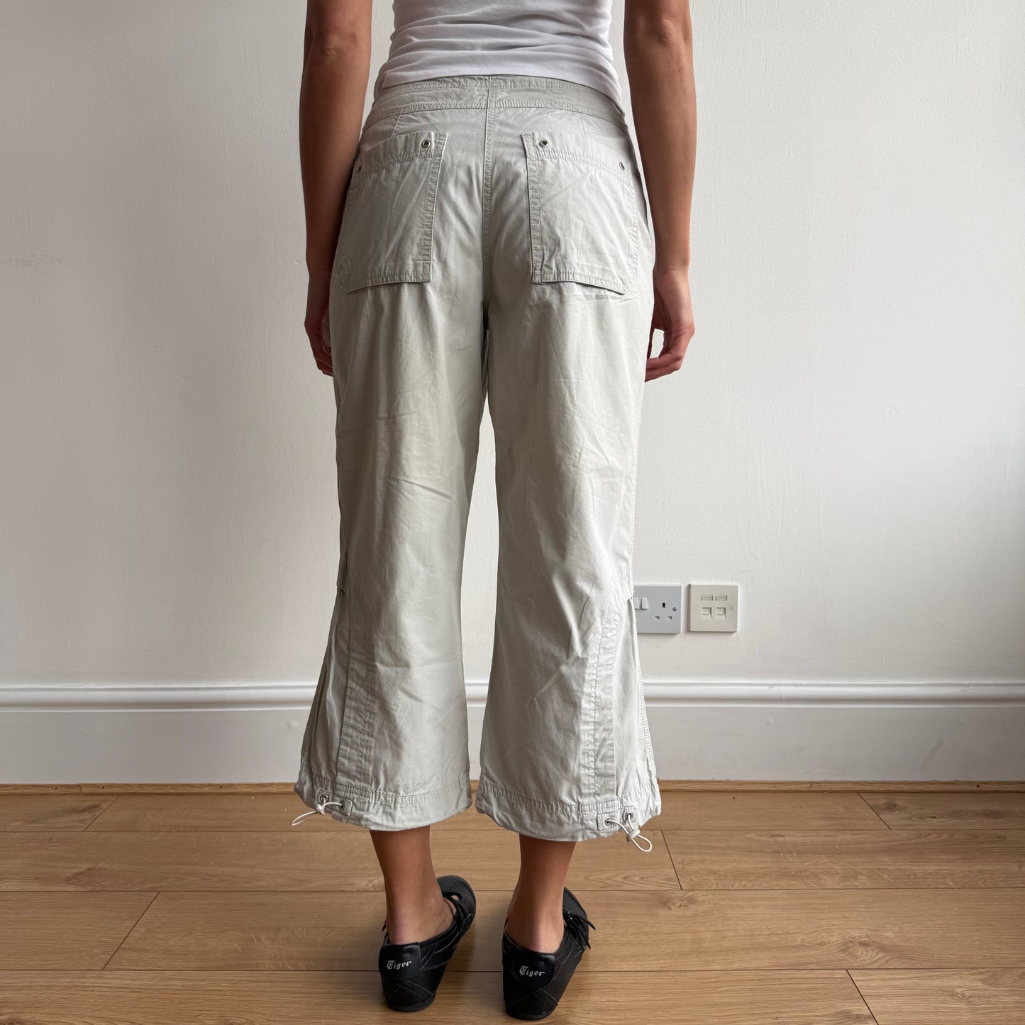 Light grey toggle capris - Size XS