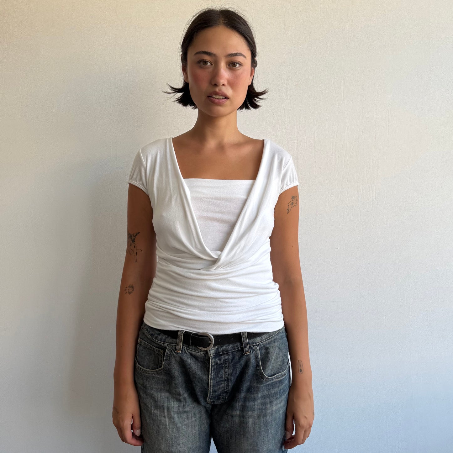 White short sleeve keyhole top - Size S