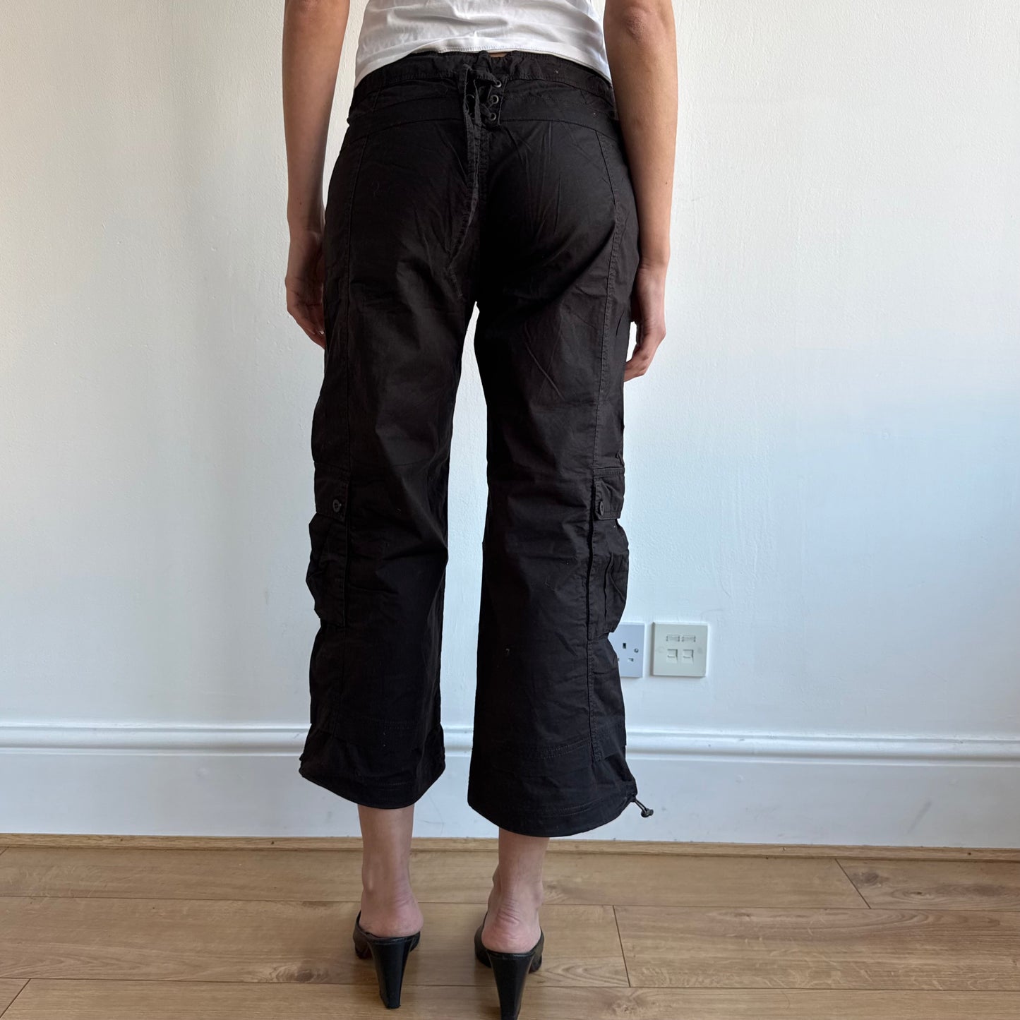 Brown cargo toggle capris - Size S