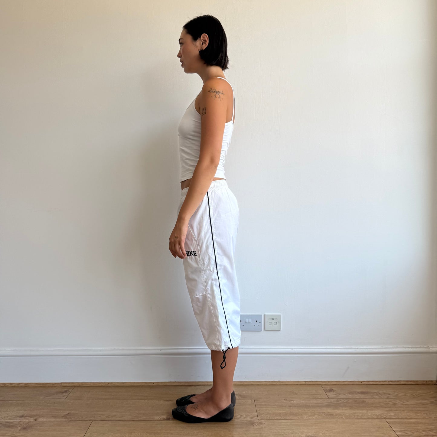 White Nike cargo capris - Size S