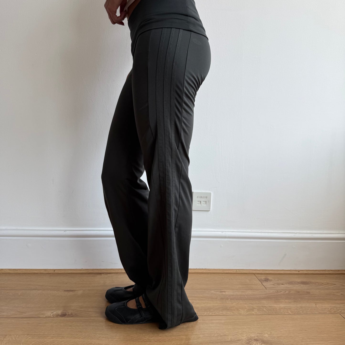 Khaki Adidas stripe flared yoga pants - Size S-M