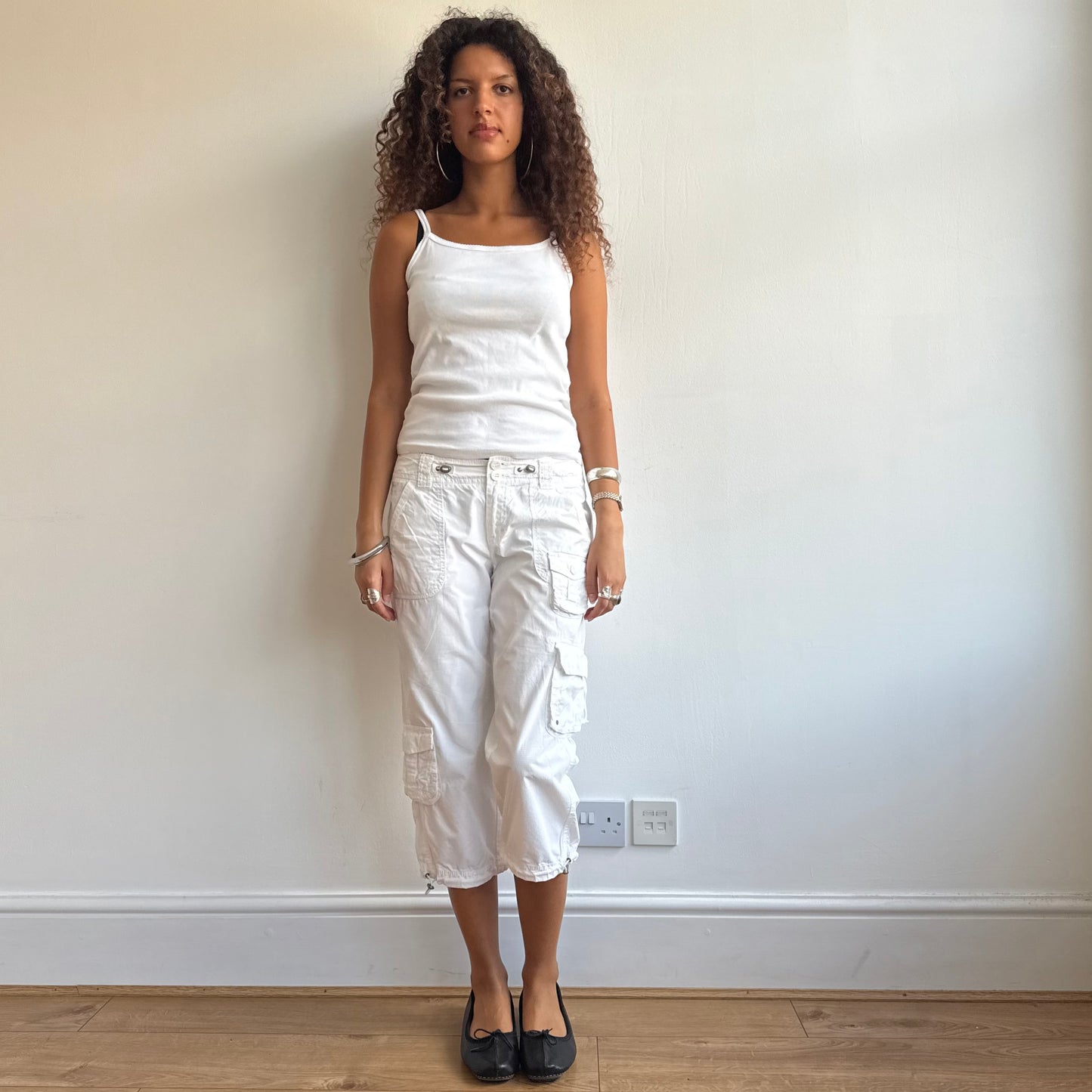 White cargo toggle capris - Size S