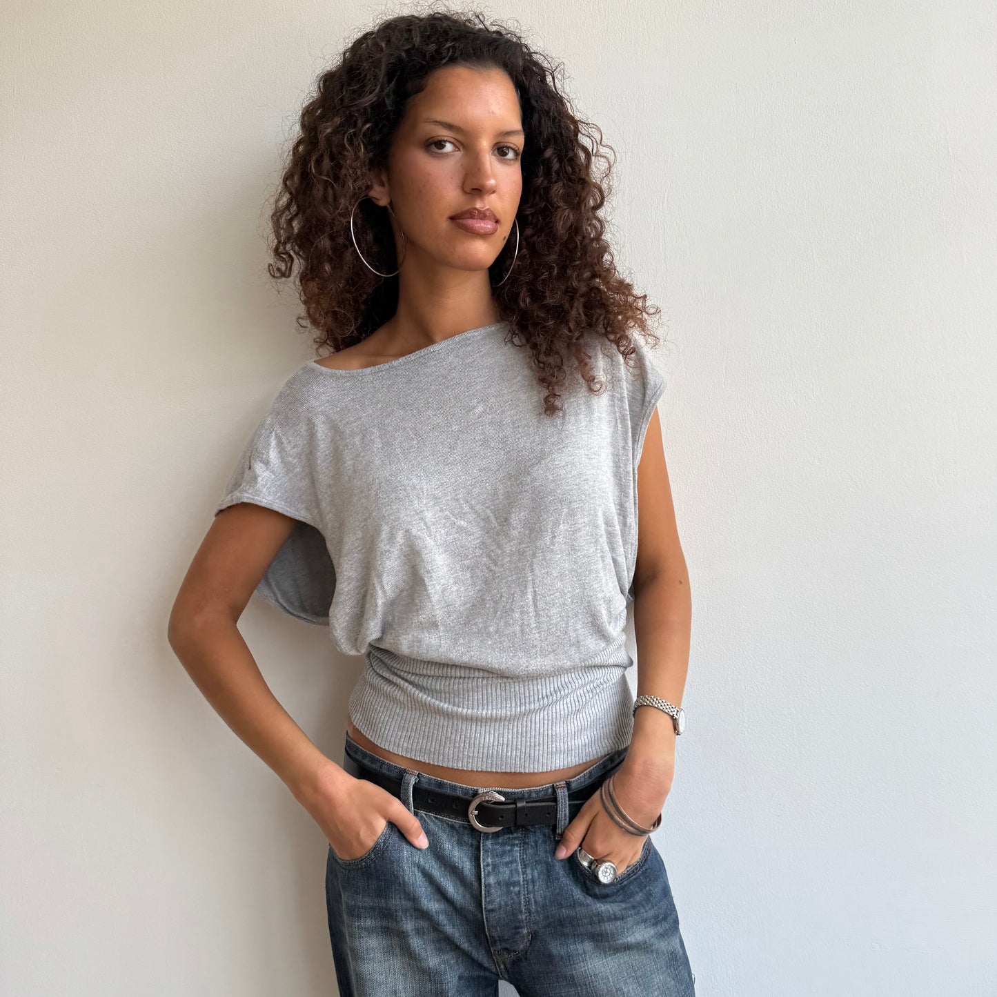 Grey short sleeve open back knit - Size S