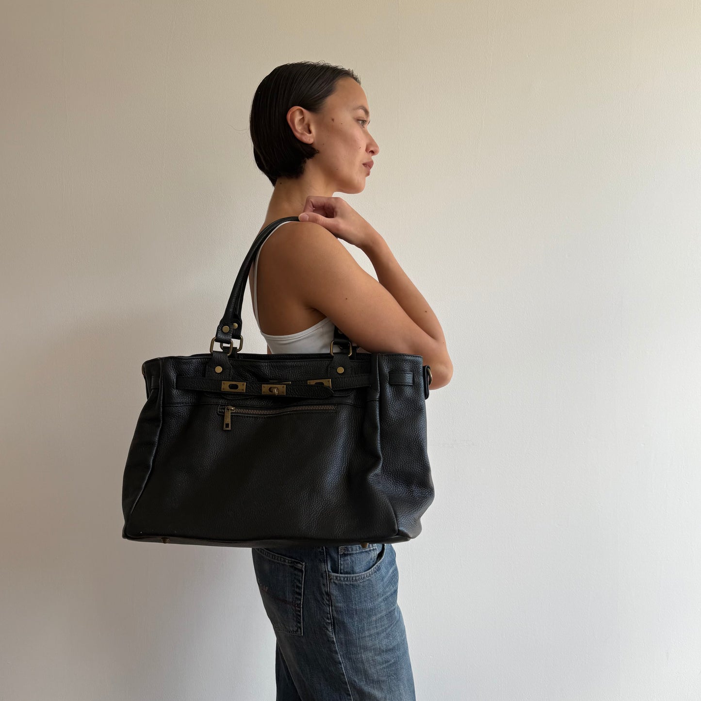Black leather ‘firkin’ bag - One Size