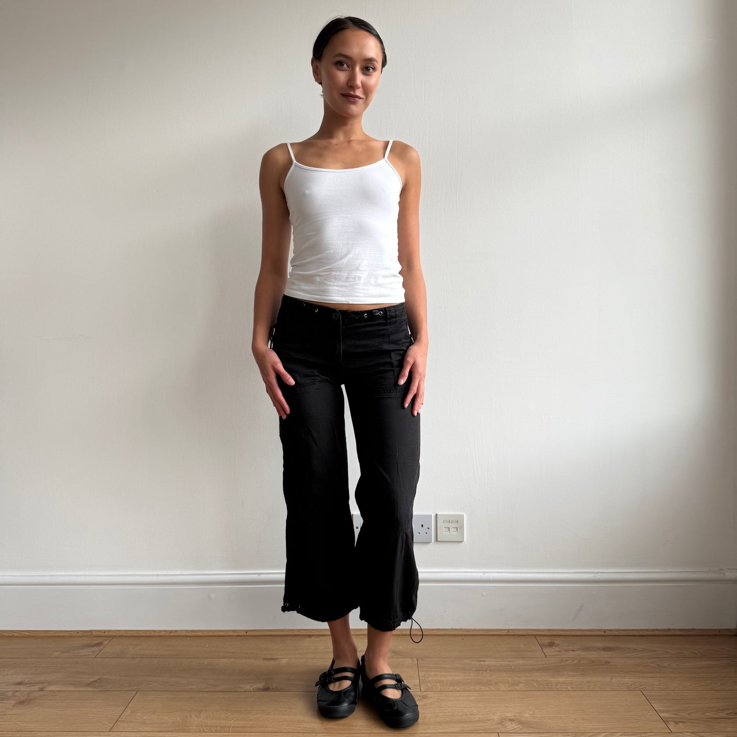 Black toggle capris - Size S