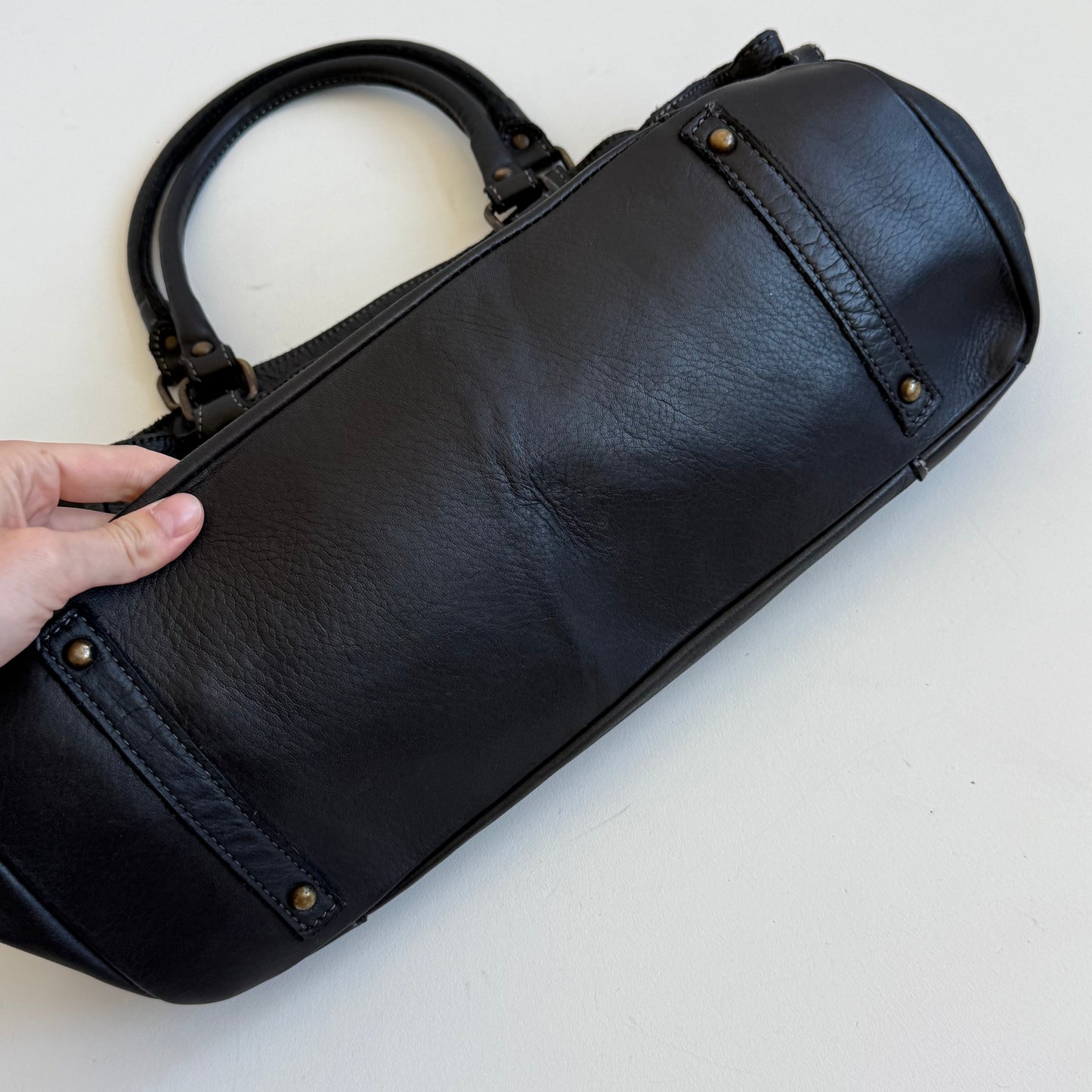 Black leather ‘firkin’ bag - One Size