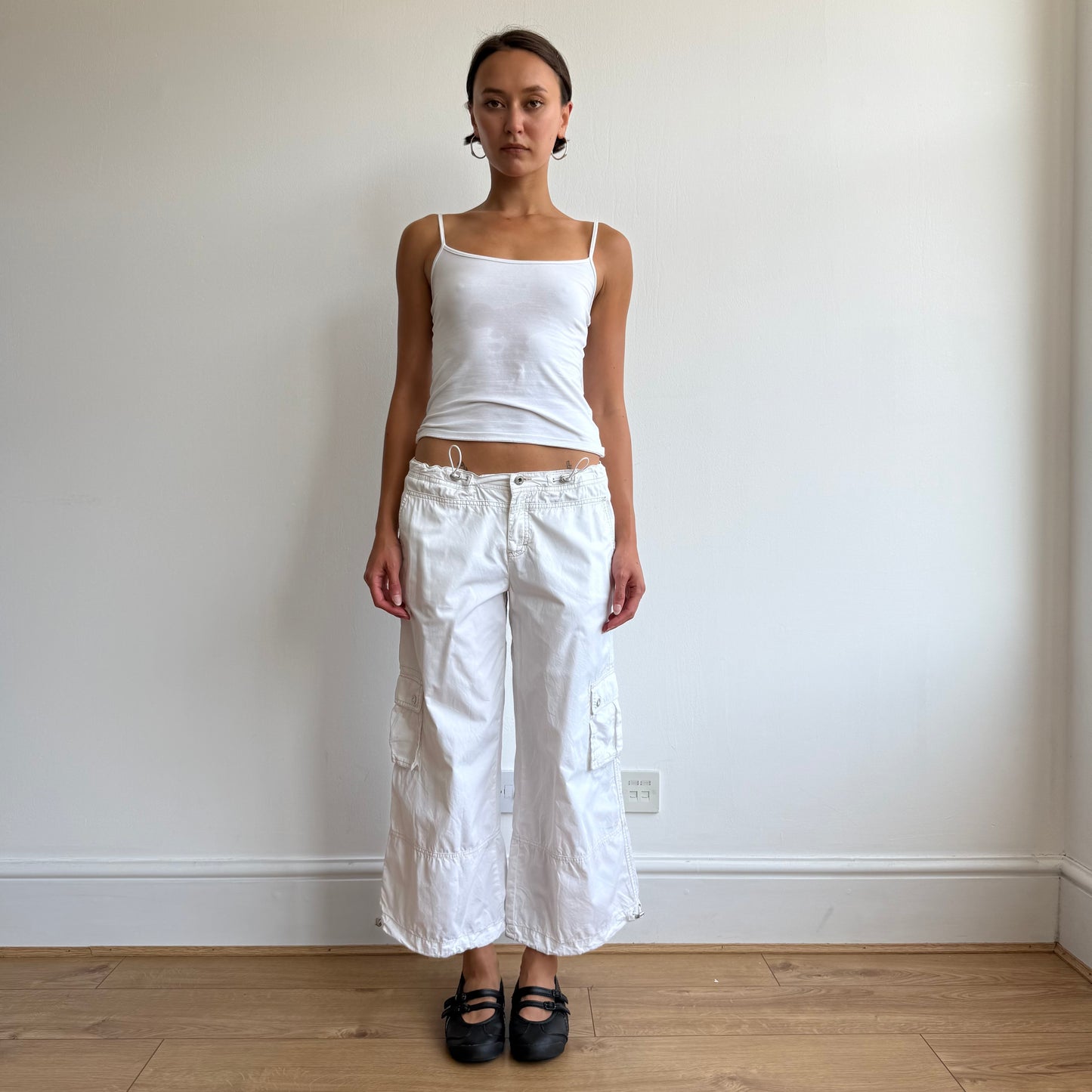 White toggle cargo pocket capris - Size S