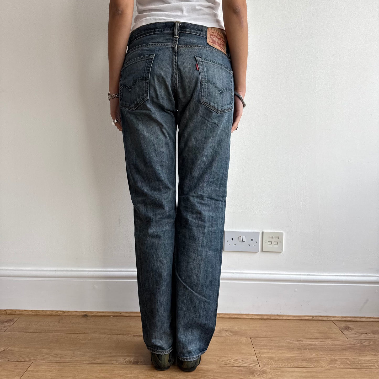 Dark wash denim Levi’s jeans - Size 31”