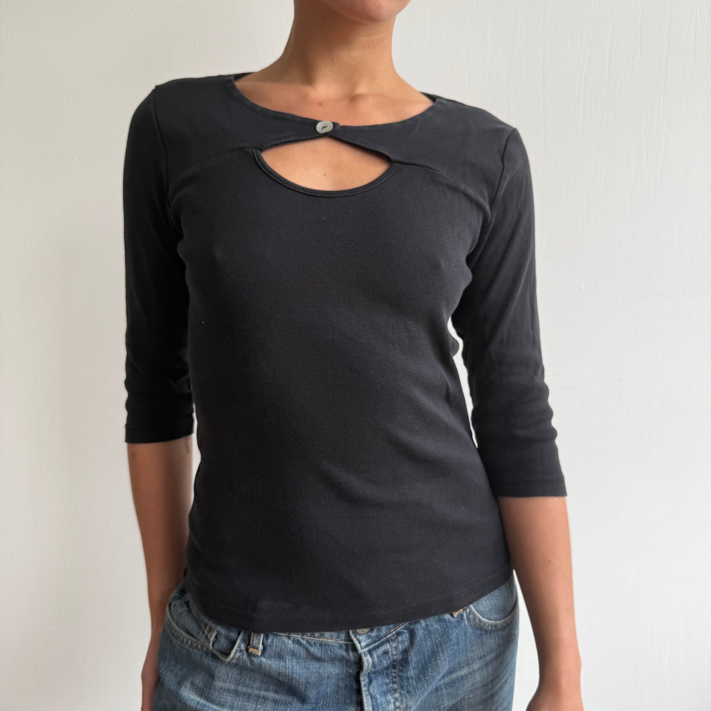 Black button keyhole top - Size M