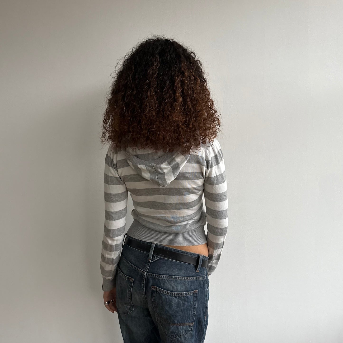 Grey + white striped knit hoodie - Size S