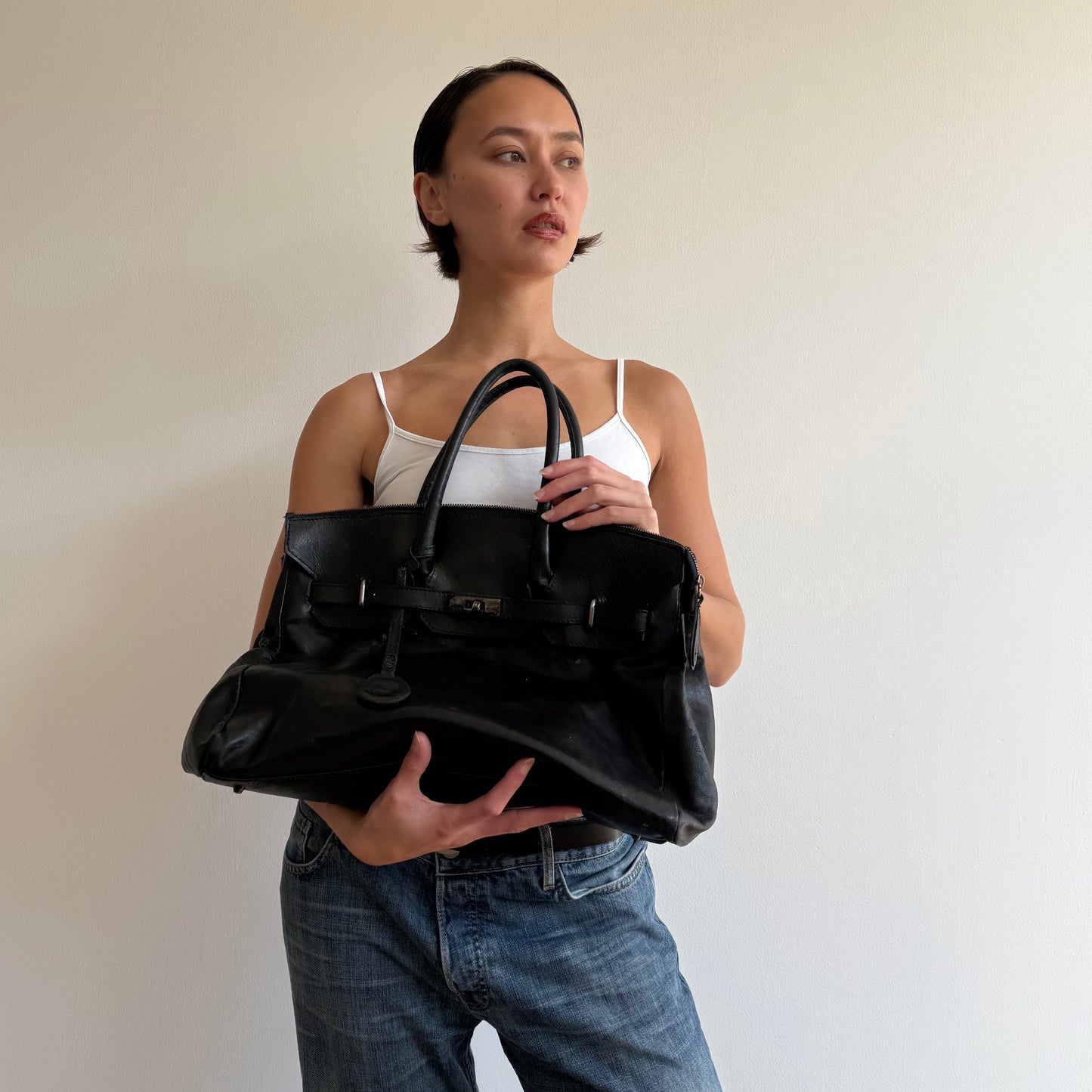 Black leather ‘firkin’ bag - One Size