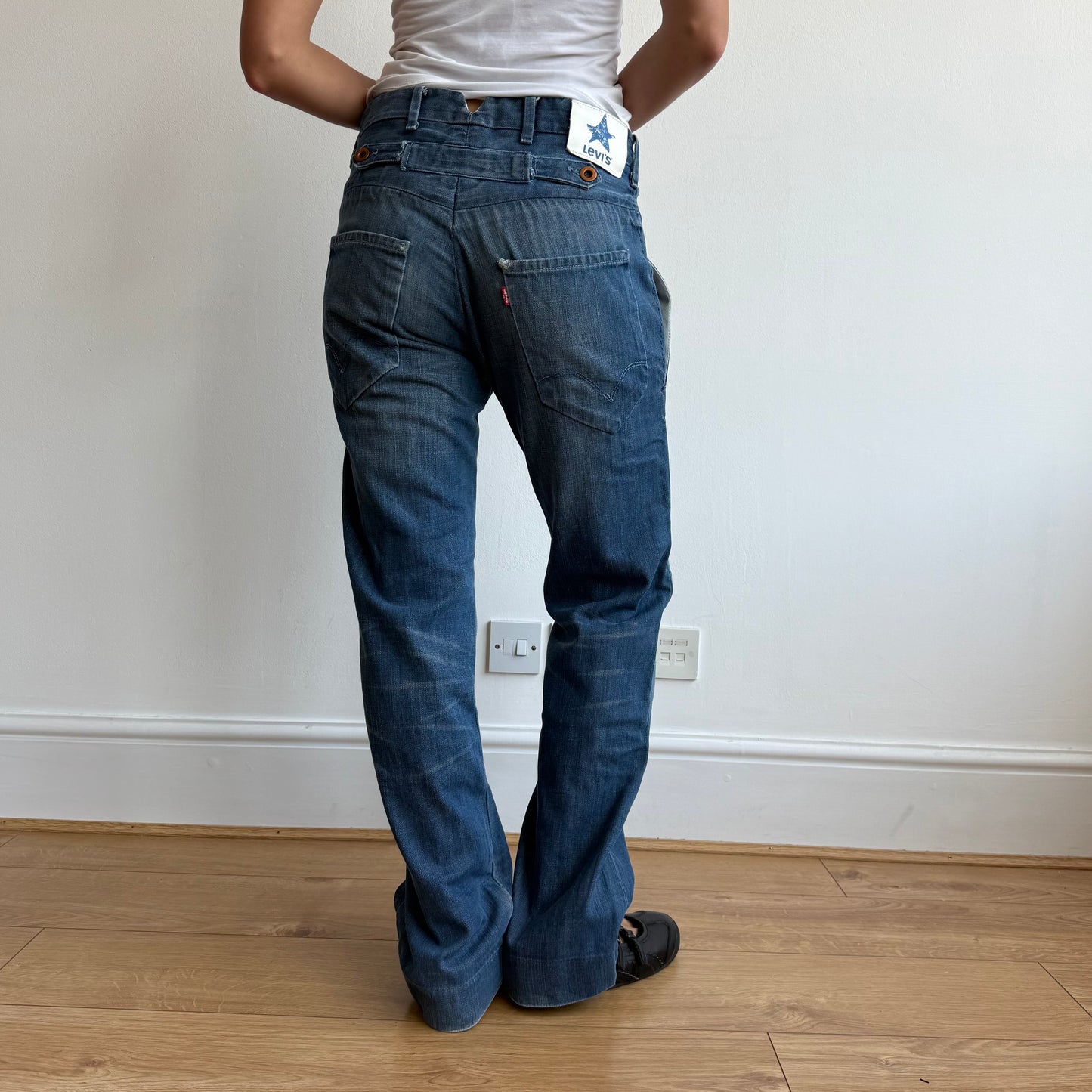 Blue Levi’s star button back jeans - Size 30x32