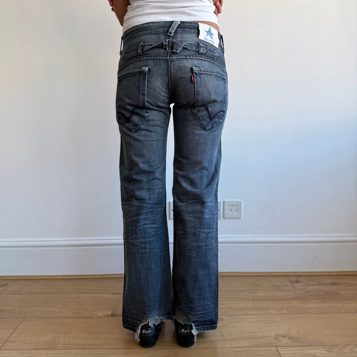 Levi’s cinch back star jeans - Size 29x32