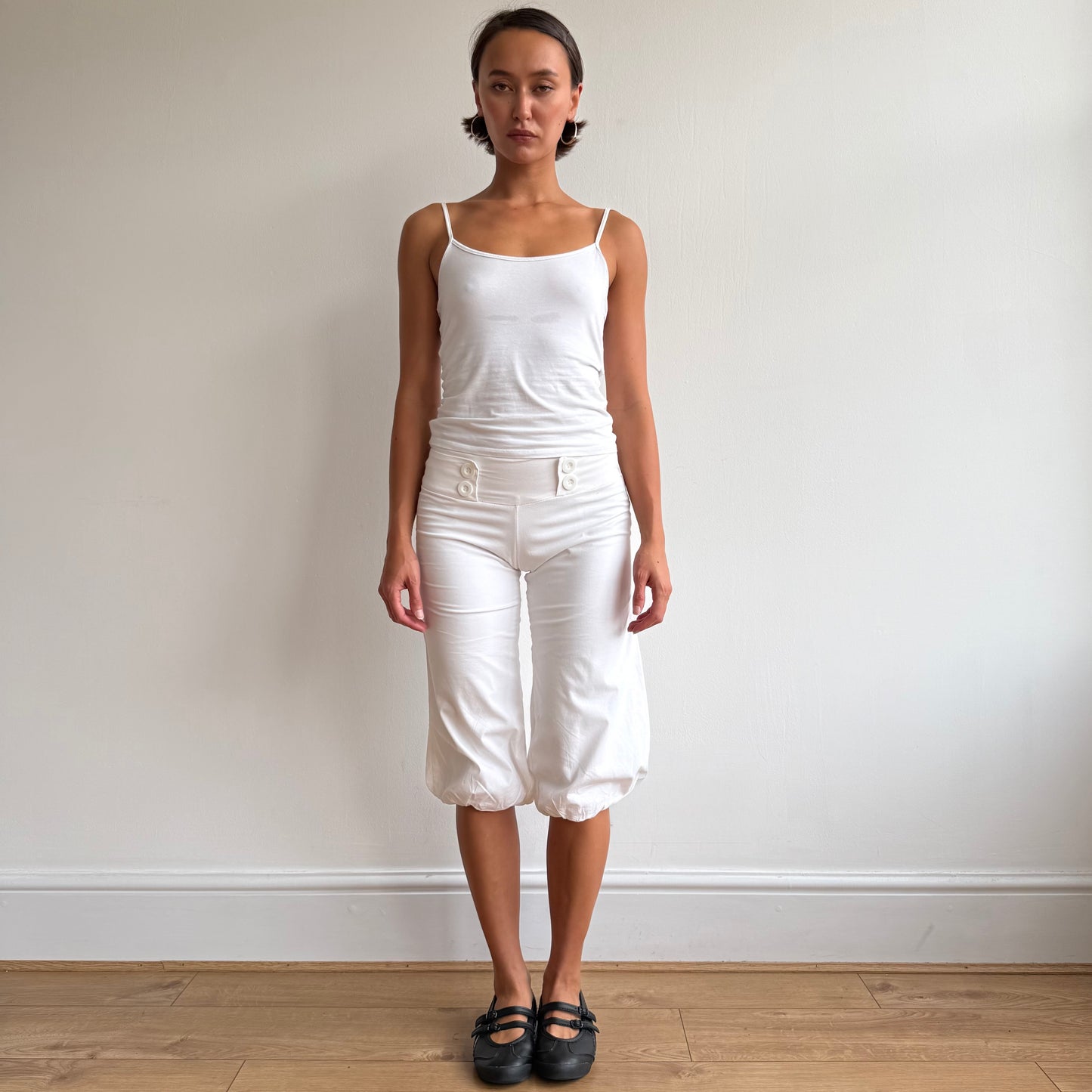 White button pocket front capris - Size S