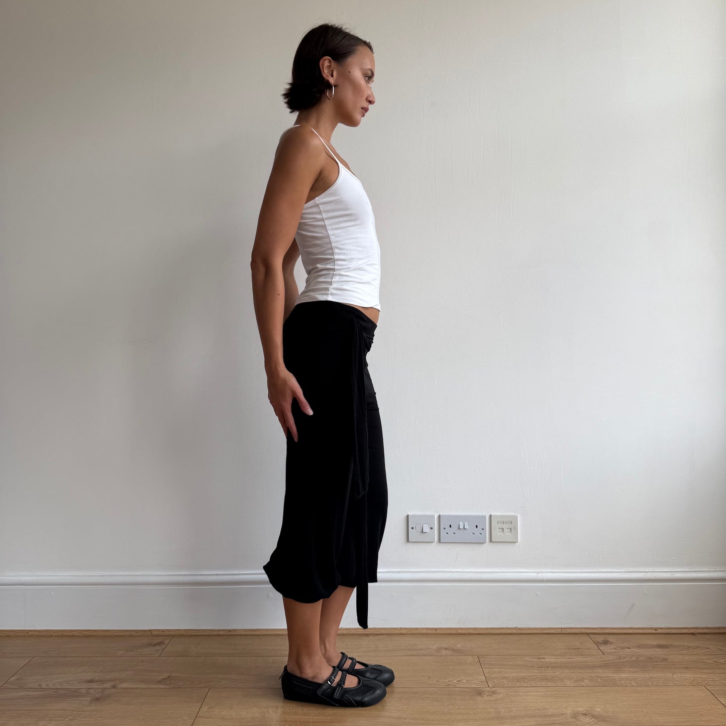 Black bubble tie waist capris - Size S
