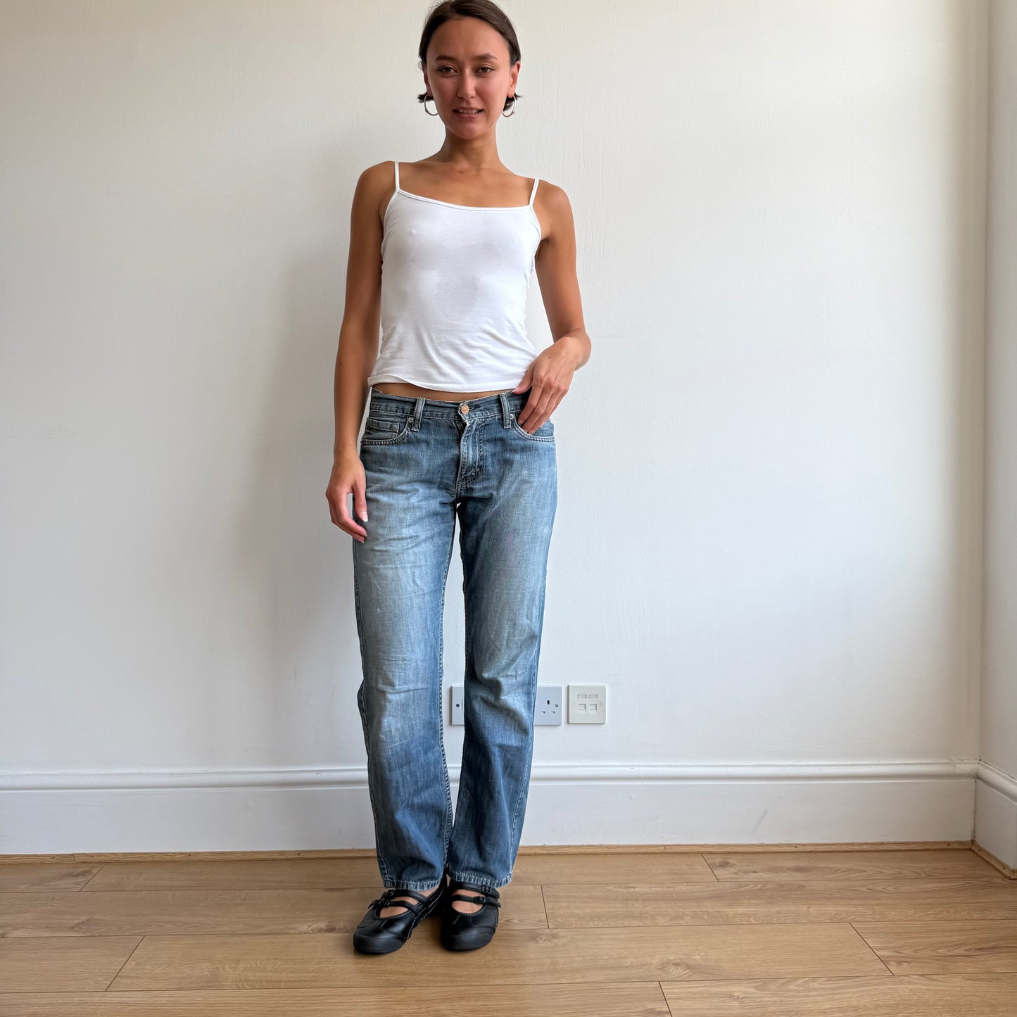 Levi’s mid wash straight fit jeans - Size 29x30