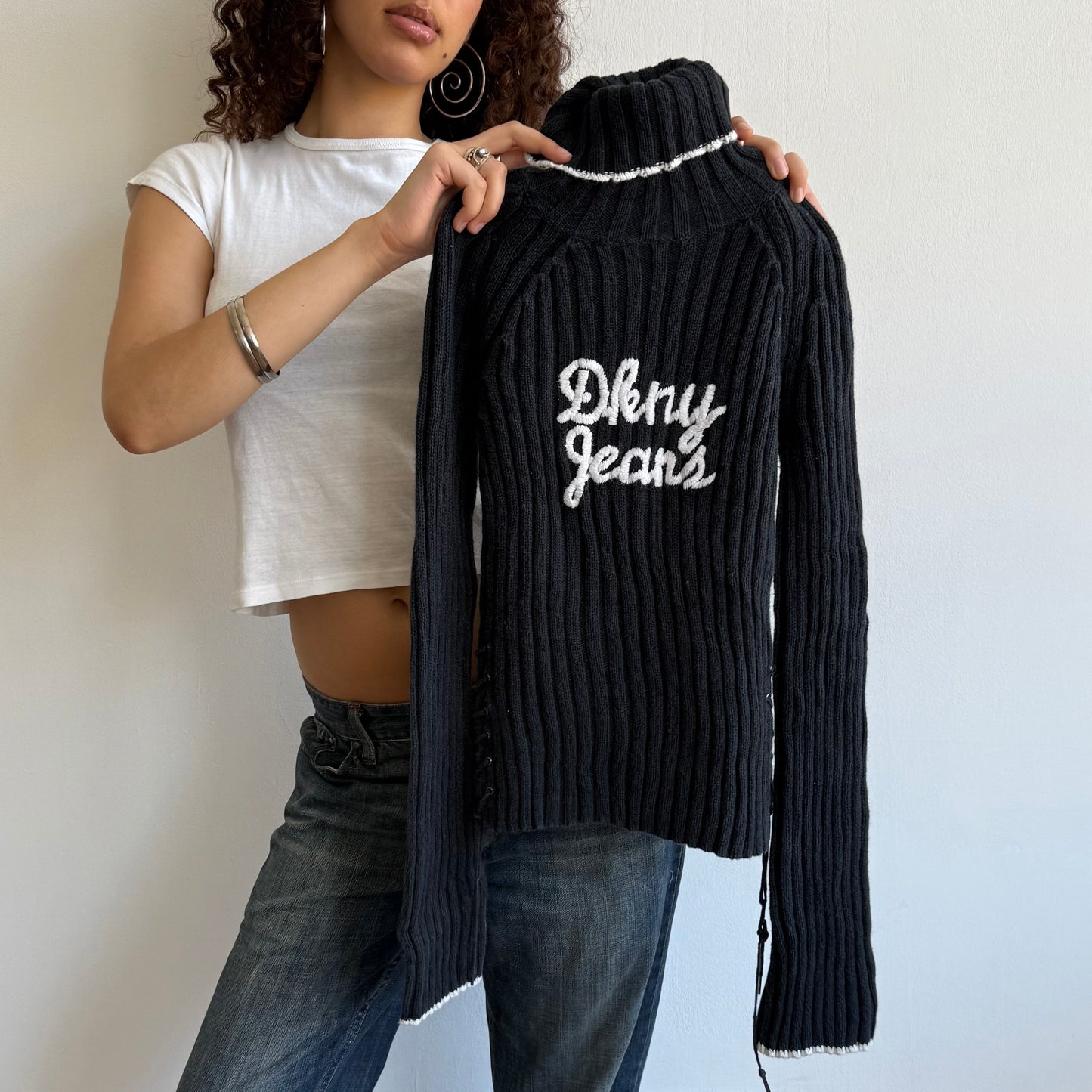 GIVEAWAY - DKNY knit