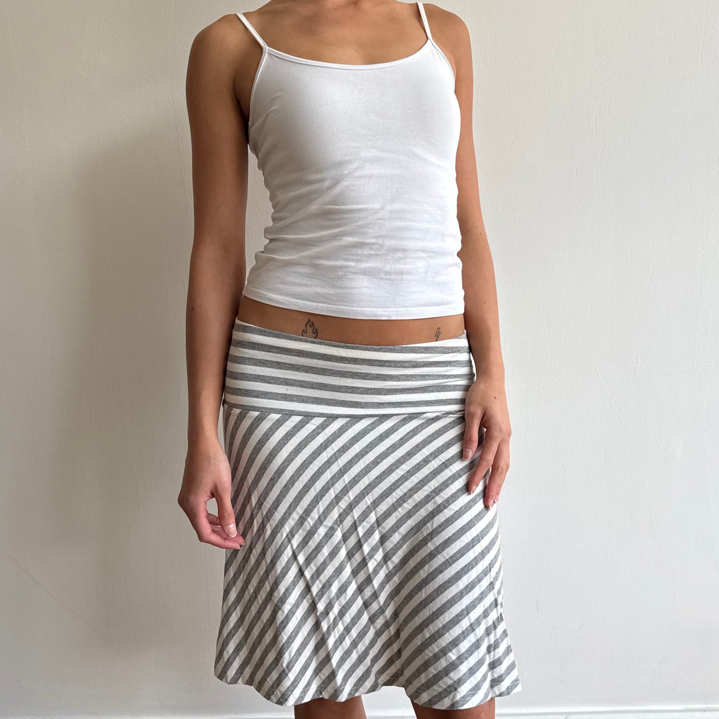 Grey + white striped midi skirt - Size S