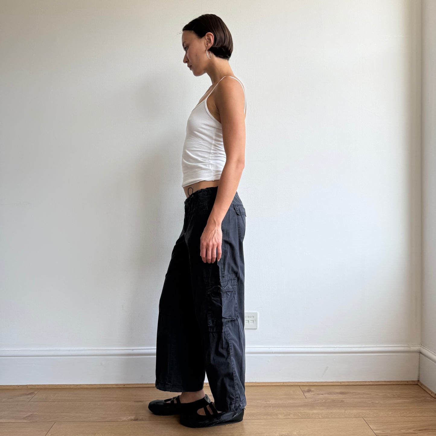 Black toggle cargo capris - Size S/M